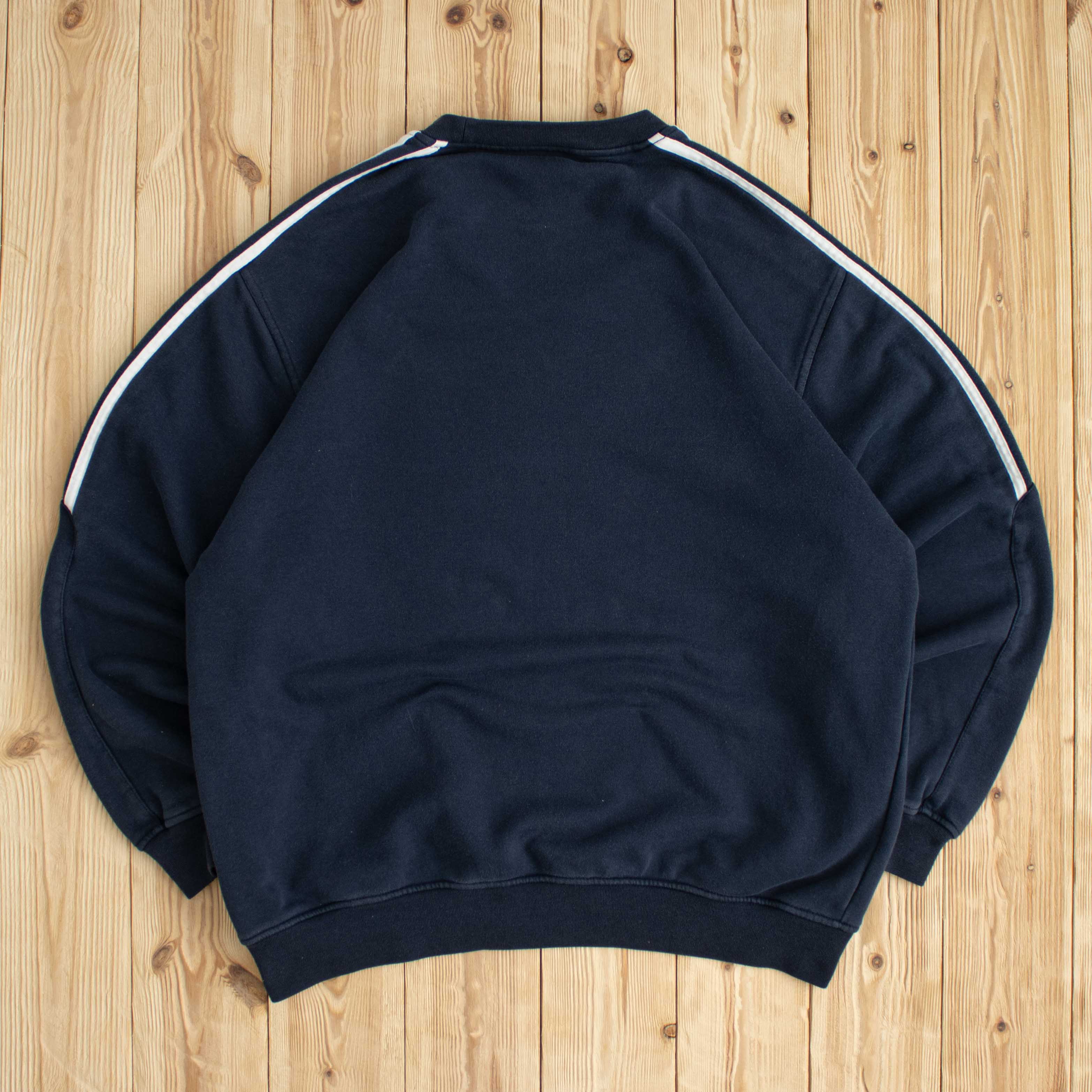 (L) Vintage Adidas Essential Embroidered Sweatshirt