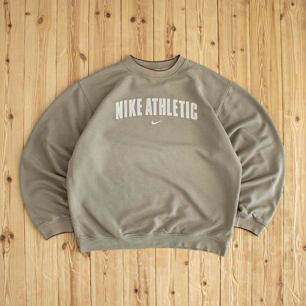 (M/L) Nike Athletic Vintage Embroidered Sweatshirt Beige