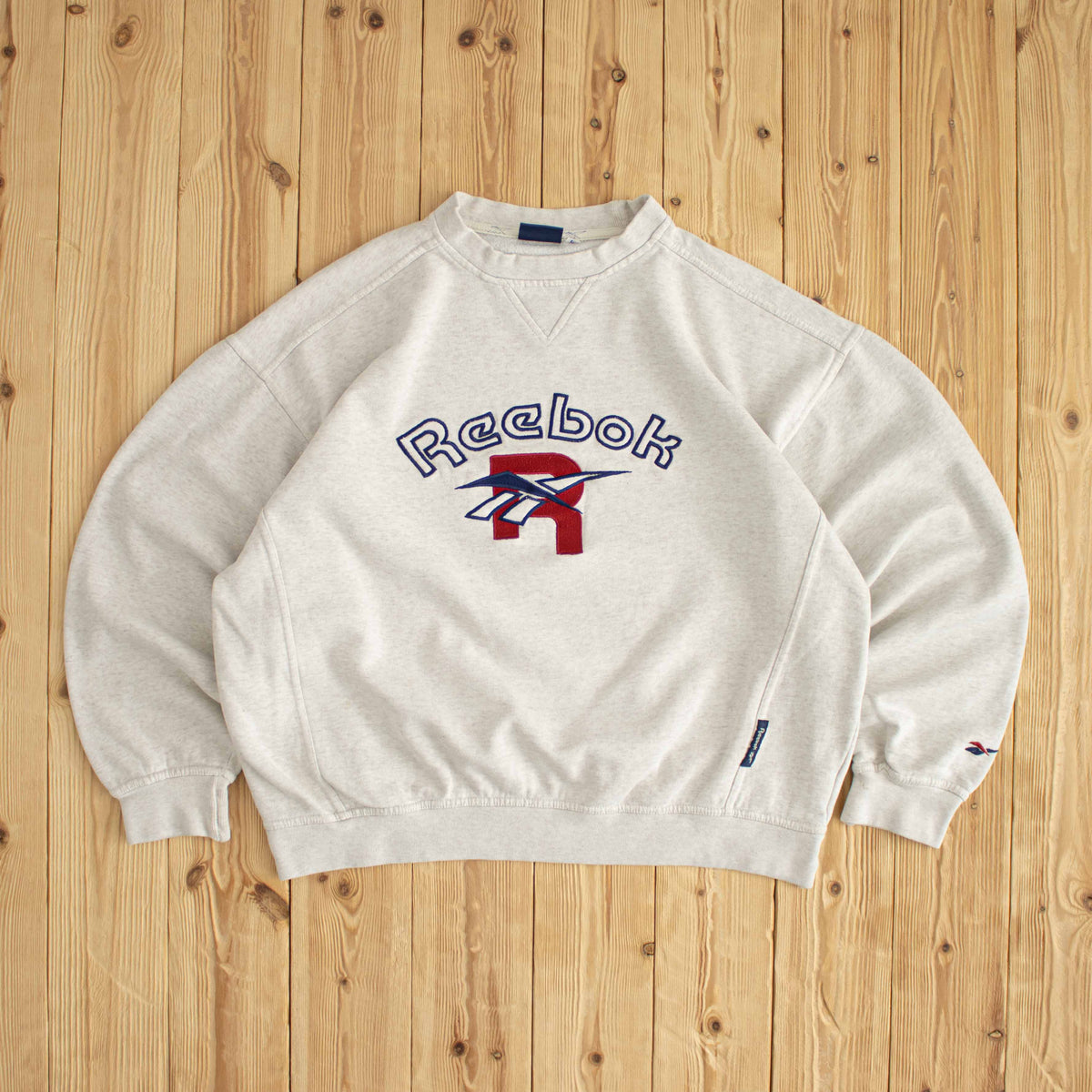 (M) Reebok Spell Out Vintage Embroidered Sweatshirt Beige