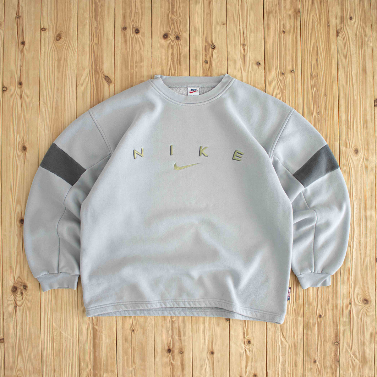 (L/XL) Nike Spell Out Vintage Embroidered Sweatshirt Gray
