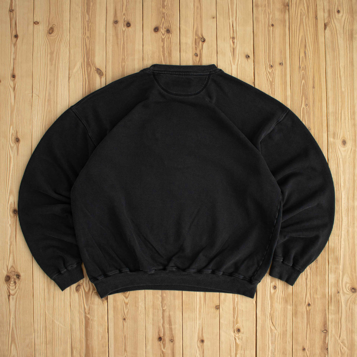 (L/XL) Hard Rock Cafe Paris Vintage Embroidered Sweatshirt Black