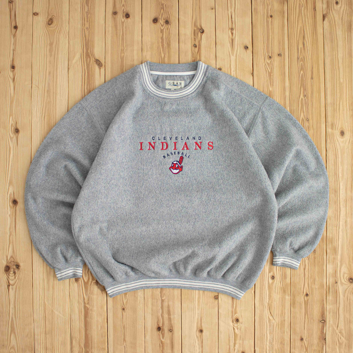 (L) NBL Cleveland Indians Vintage Embroidered Sweatshirt Gray