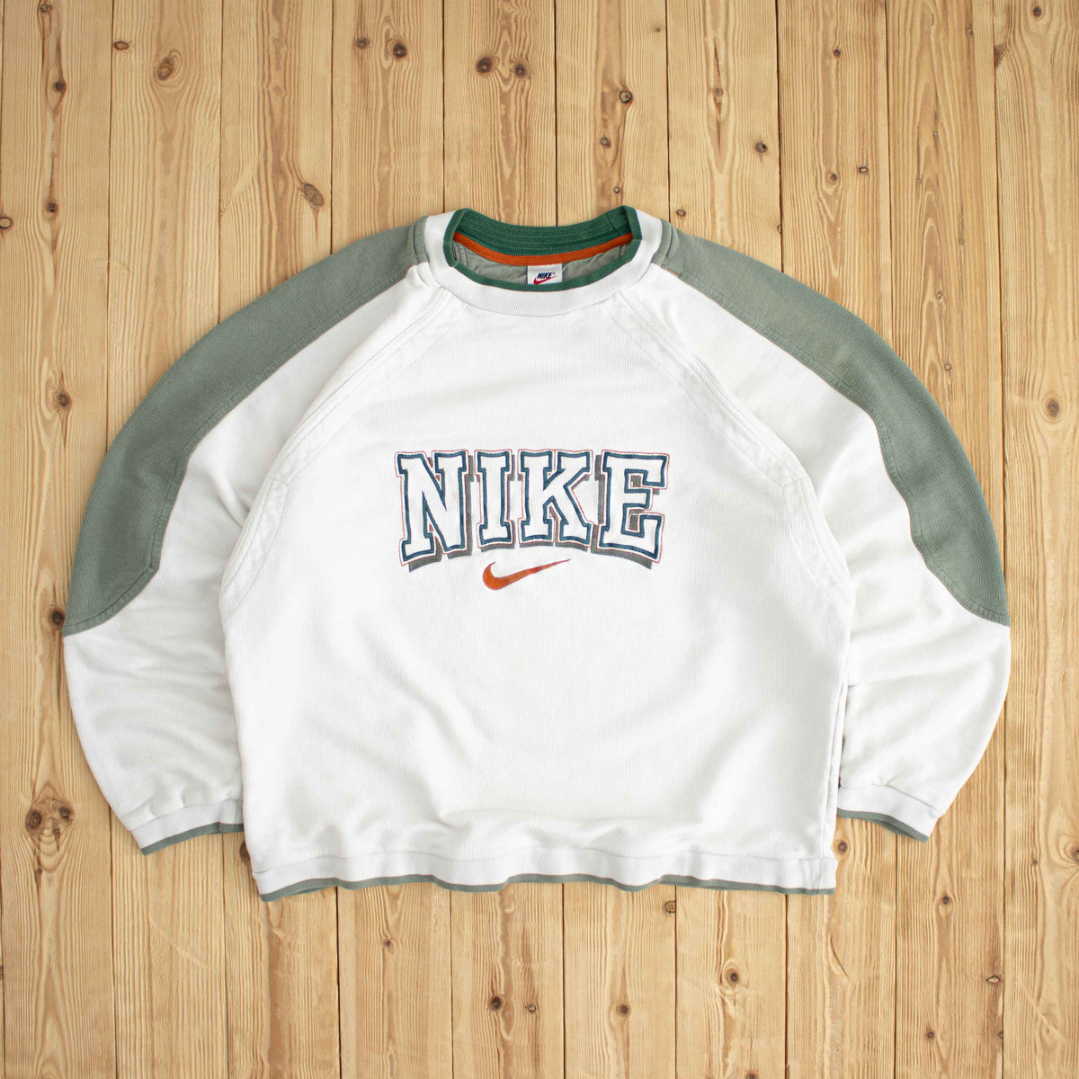 (L) Nike Spell Out Vintage Embroidered Sweatshirt White