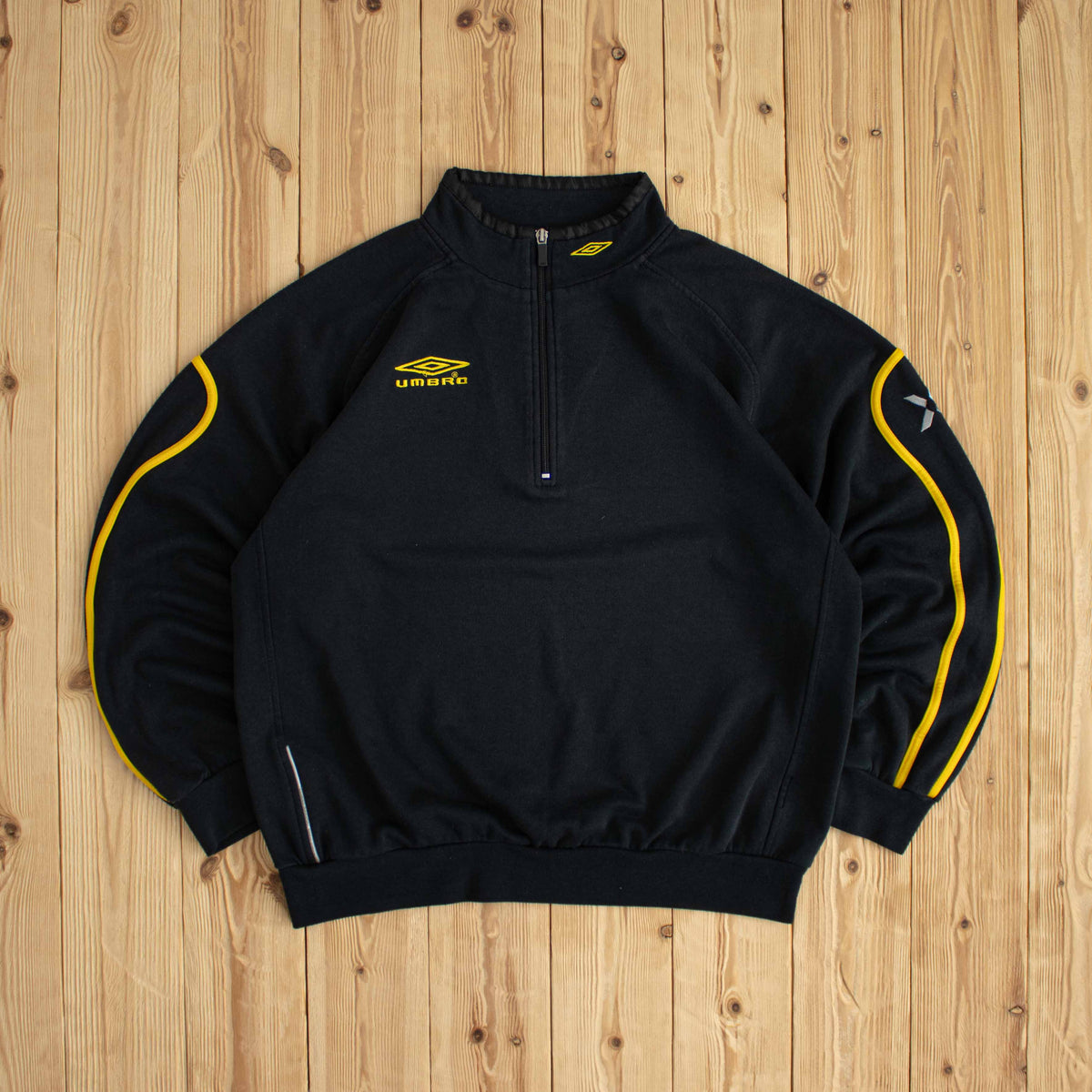 (M) Umbro Vintage Embroidered Quarter-Zip Black