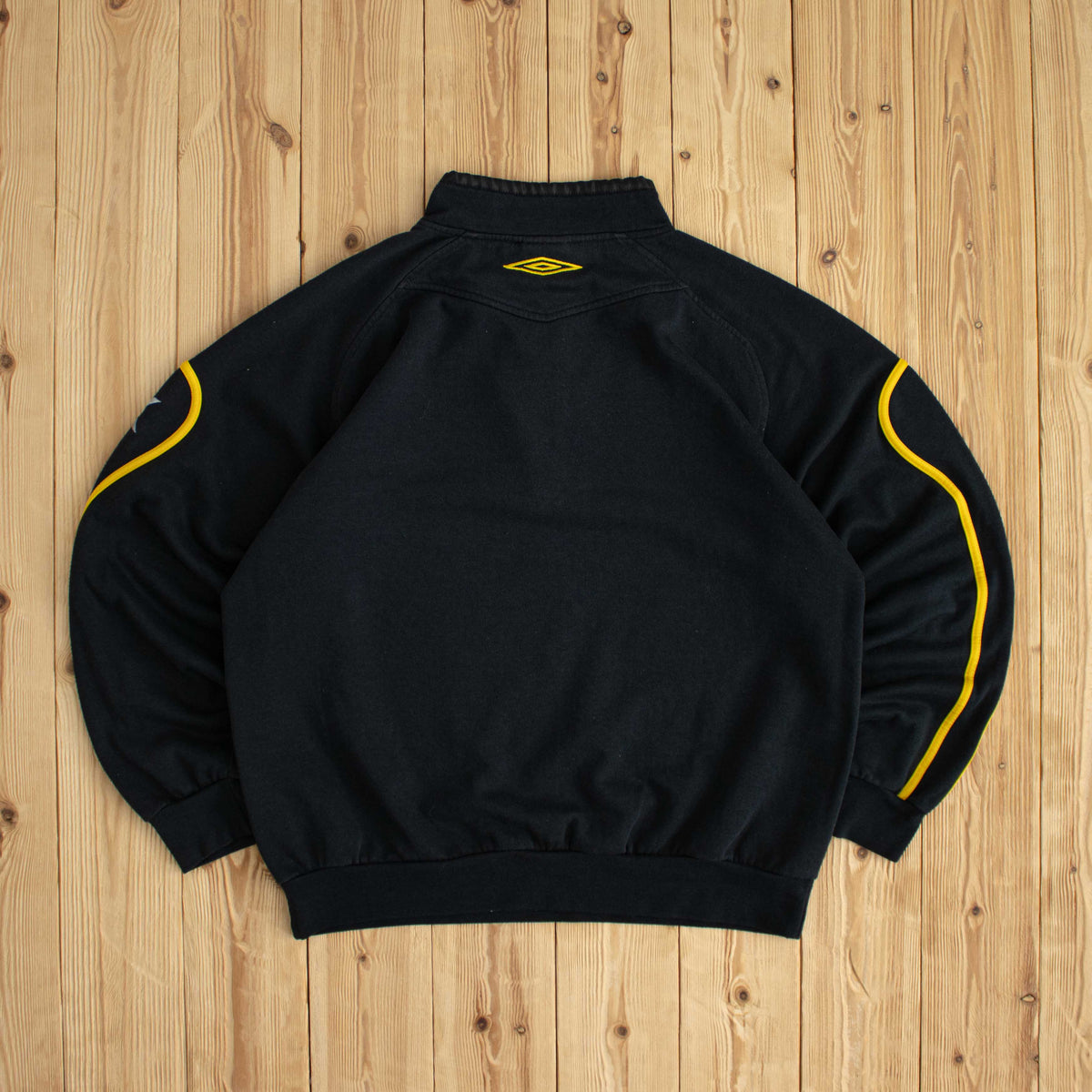 (M) Umbro Vintage Embroidered Quarter-Zip Black