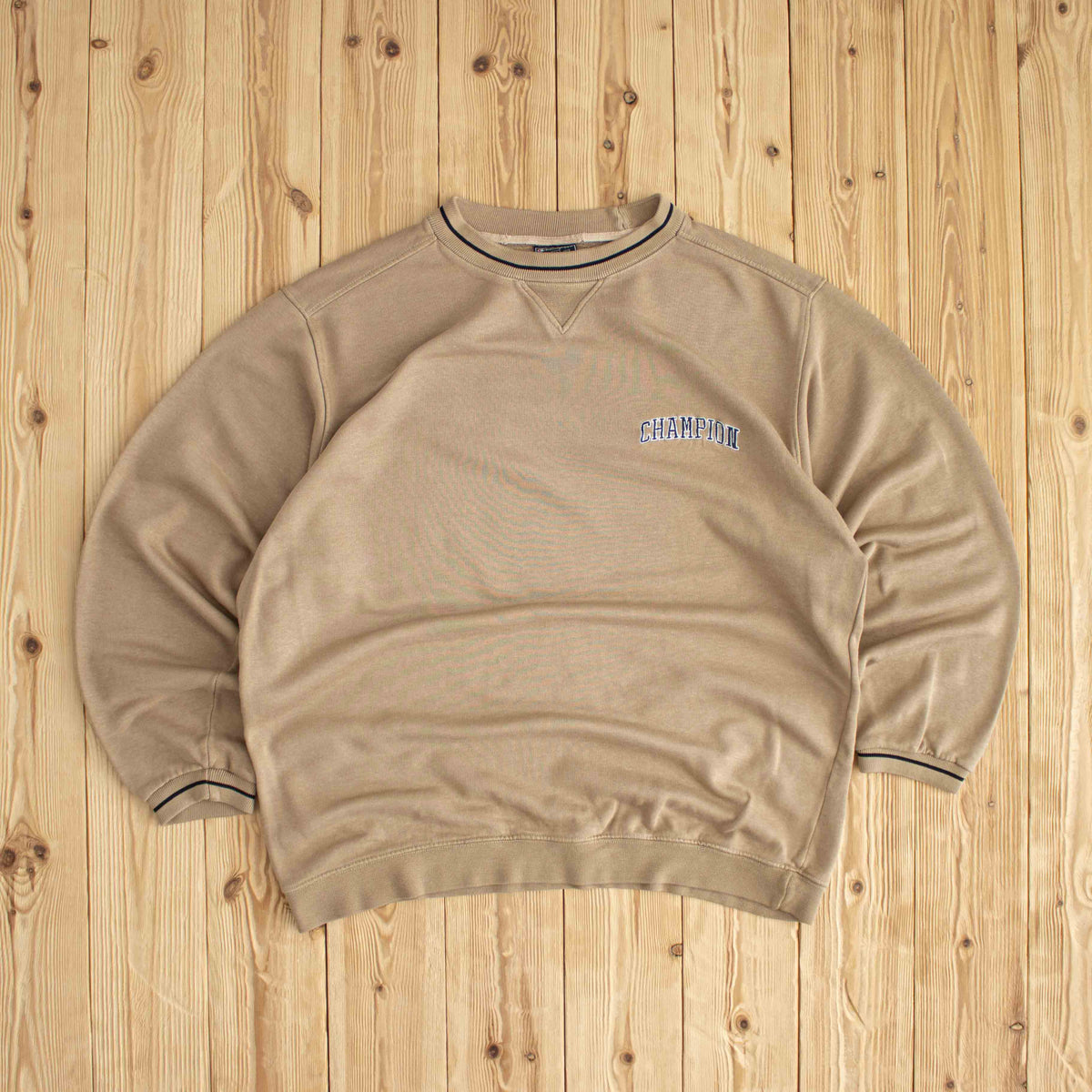 (M) Champion Vintage Essential Embroidered Sweatshirt Beige