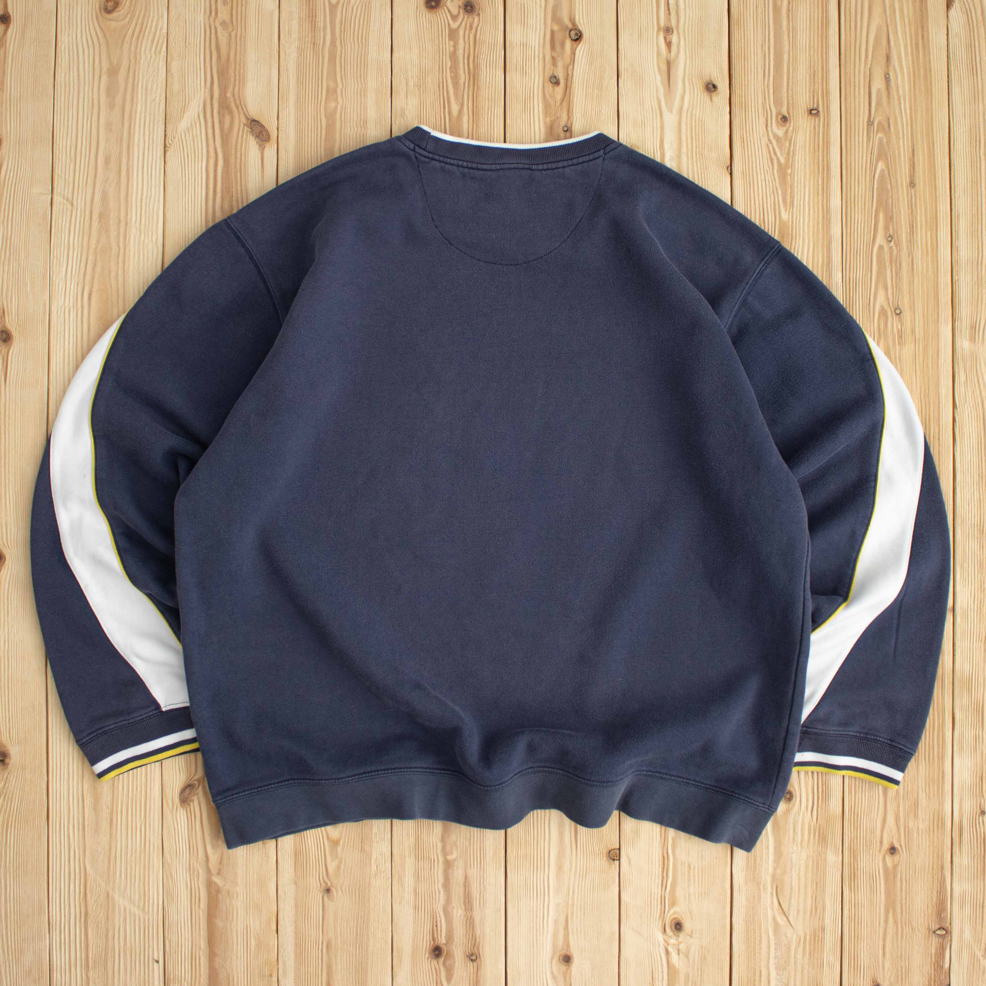 (L/XL) Vintage Nike Spell Out Embroidered Sweatshirt