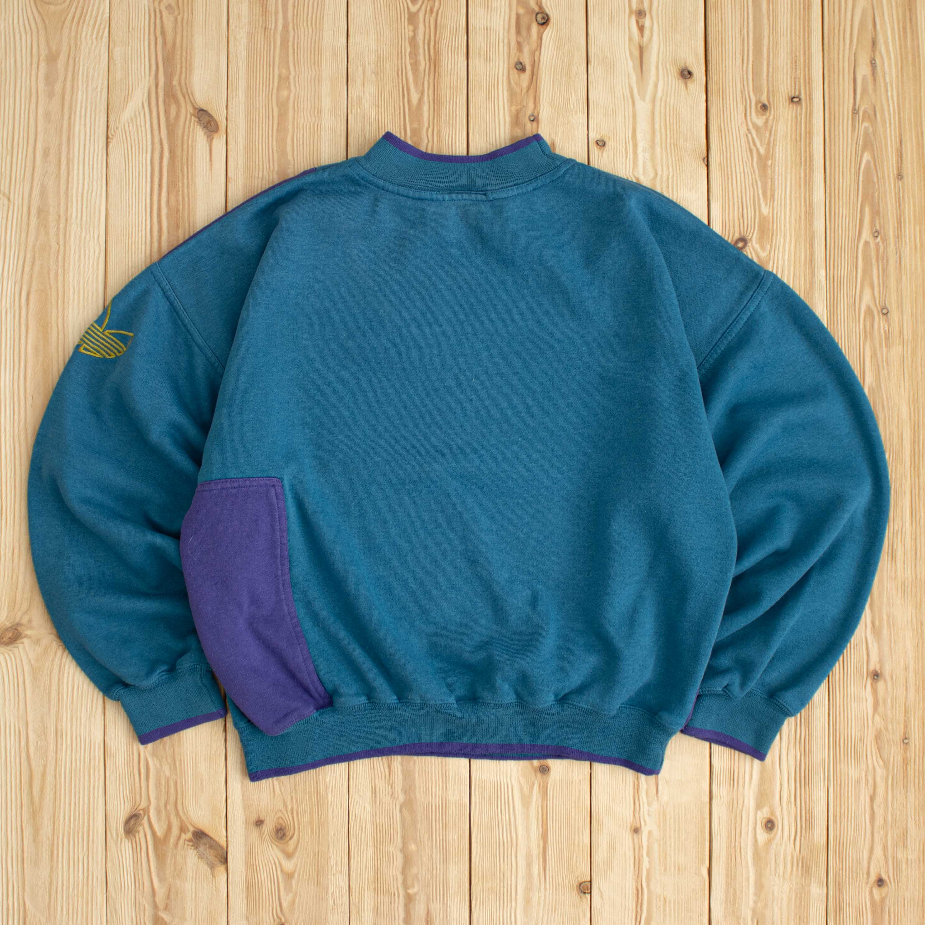 (S) Vintage Adidas Embroidered Sweatshirt