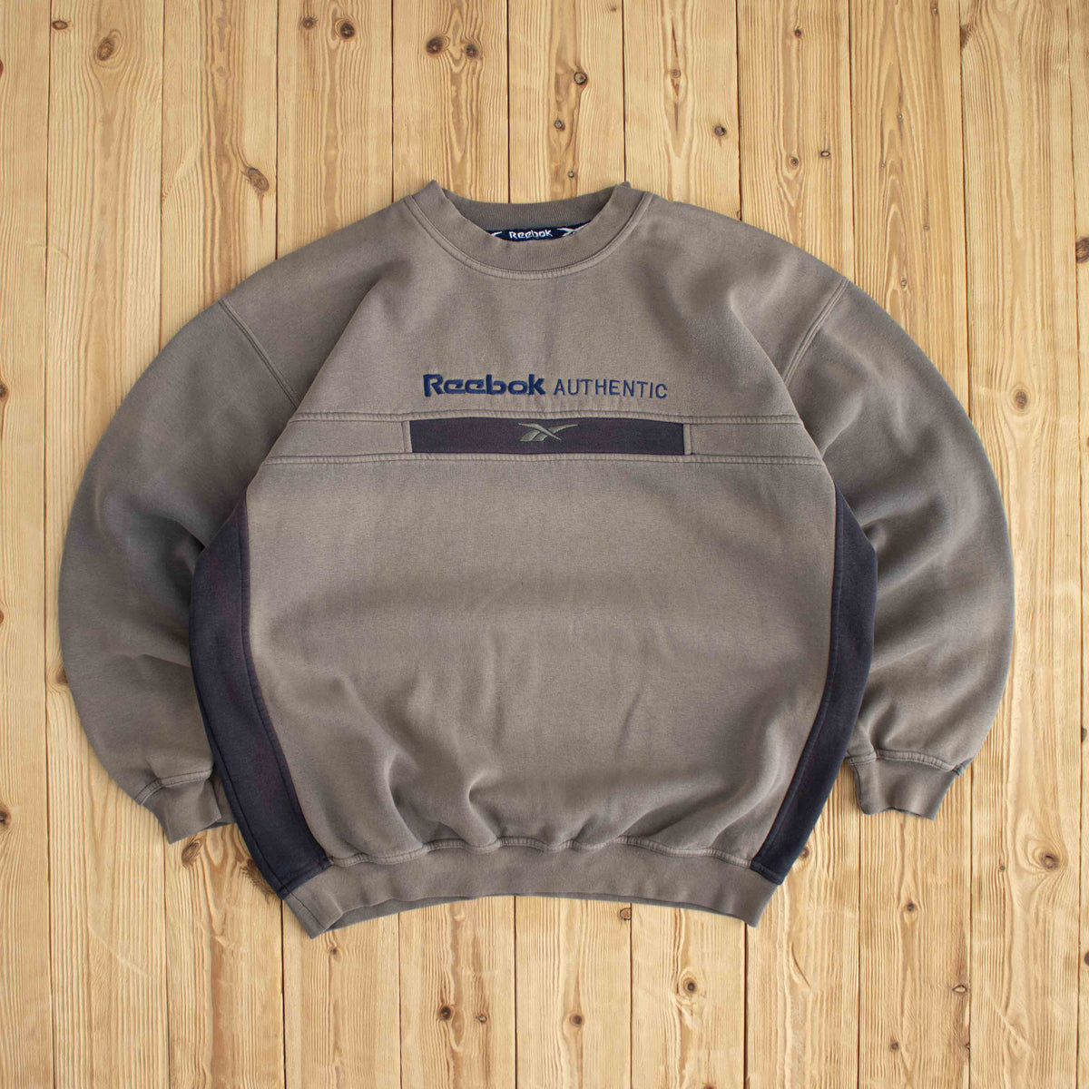 (L/XL) Reebok Authentic Vintage Embroidered Sweatshirt Beige Brown
