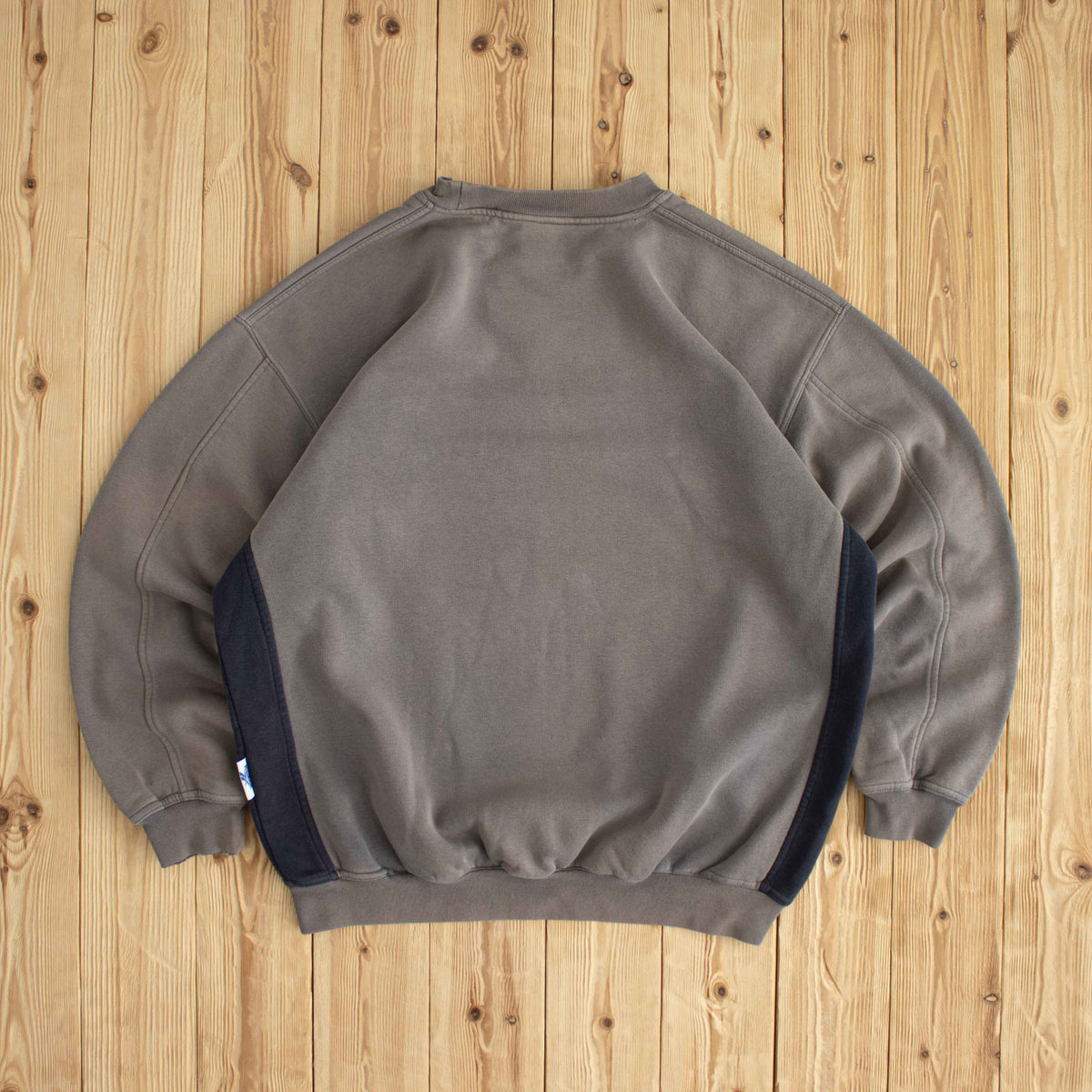 (L/XL) Reebok Authentic Vintage Embroidered Sweatshirt Beige Brown