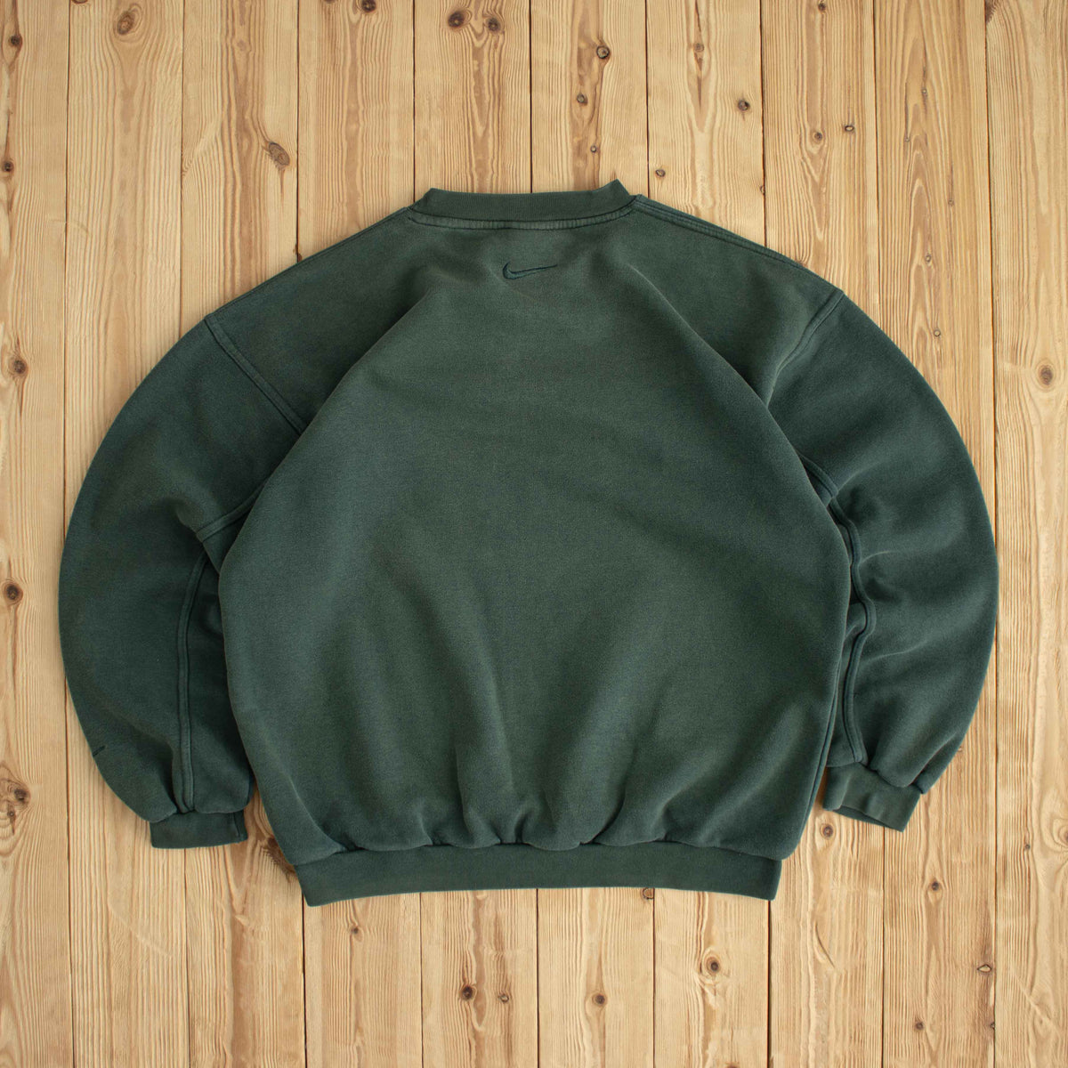 (L) Nike Swoosh Vintage Embossed & Embroidered Sweatshirt Green