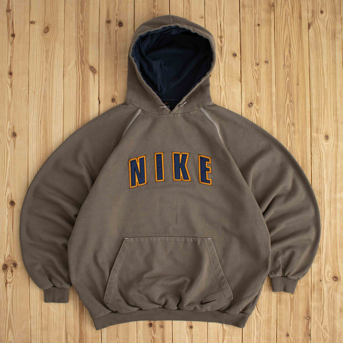 (XL) Nike Spell Out Vintage Embroidered Hoodie Brown