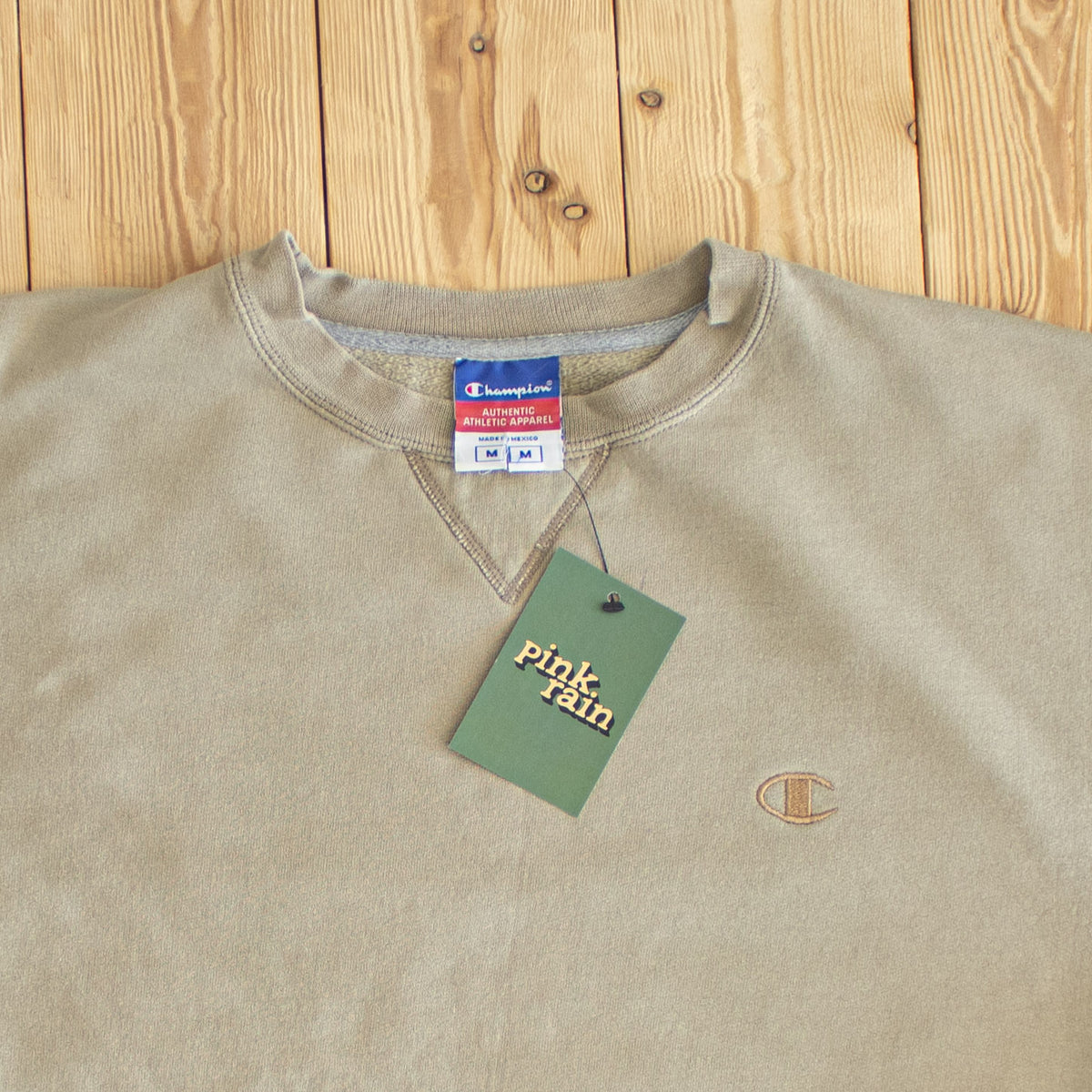(M) Champion Vintage Essential Embroidered Sweatshirt Beige