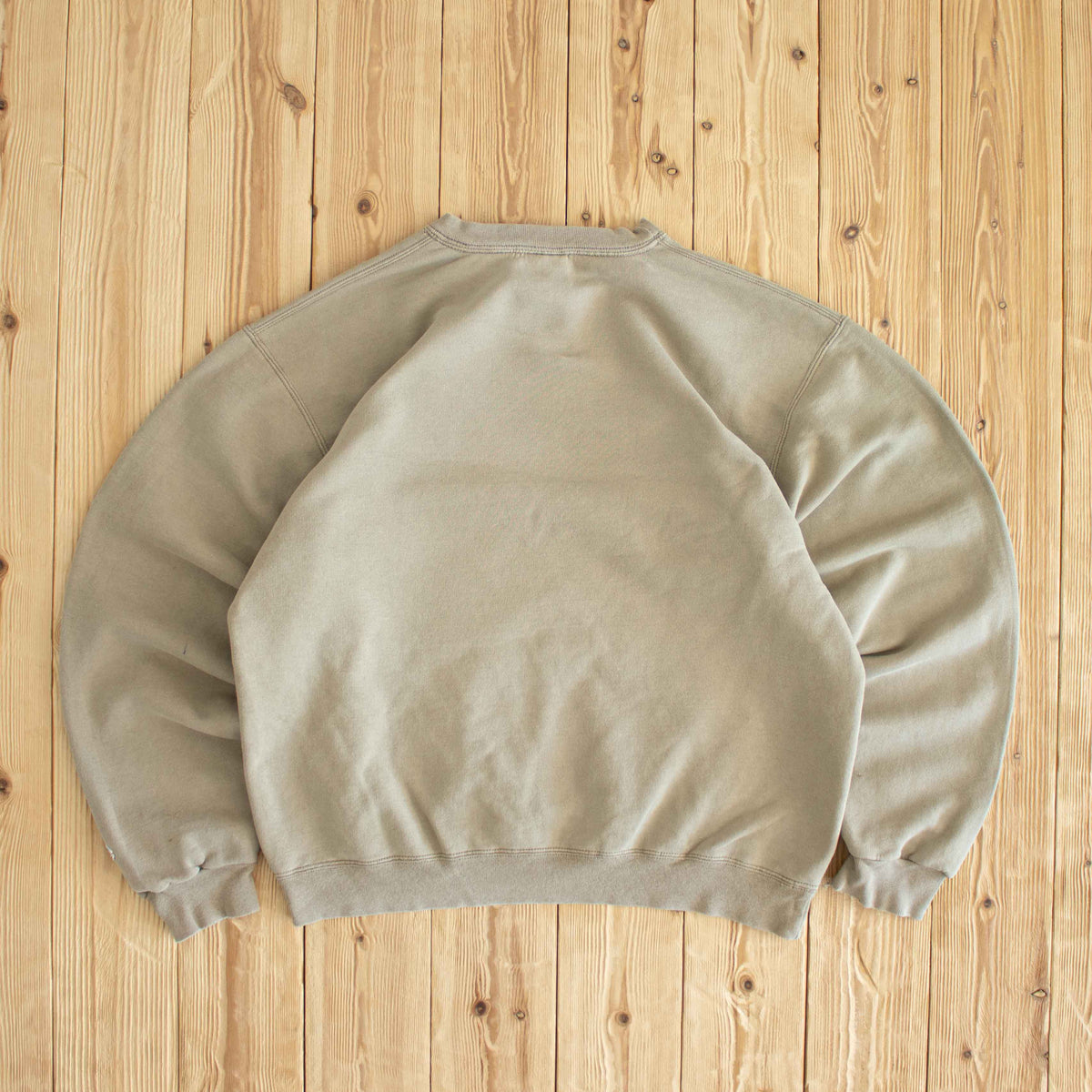 (M) Champion Vintage Essential Embroidered Sweatshirt Beige