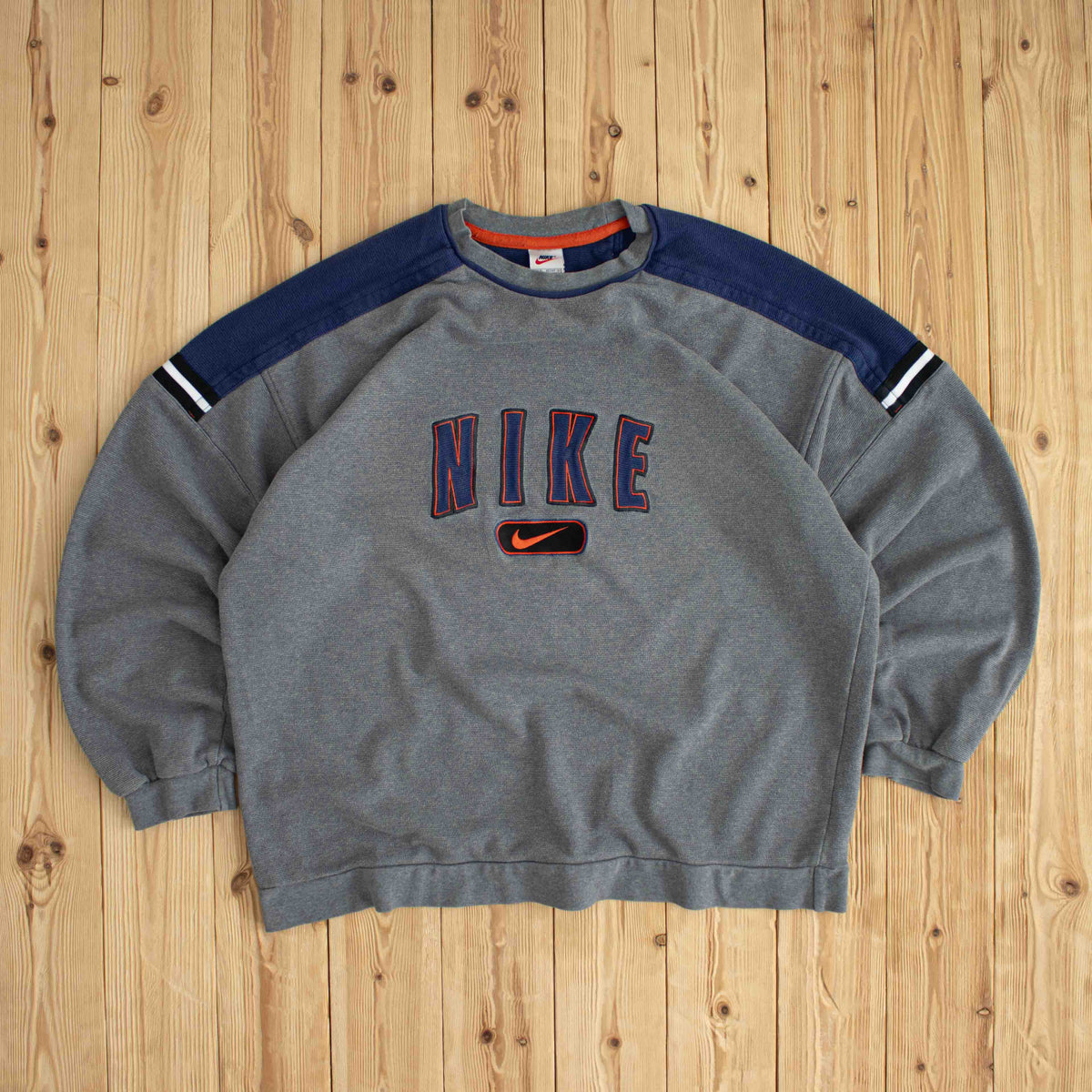 (XL) Nike Spell Out Vintage Embroidered Sweatshirt Gray
