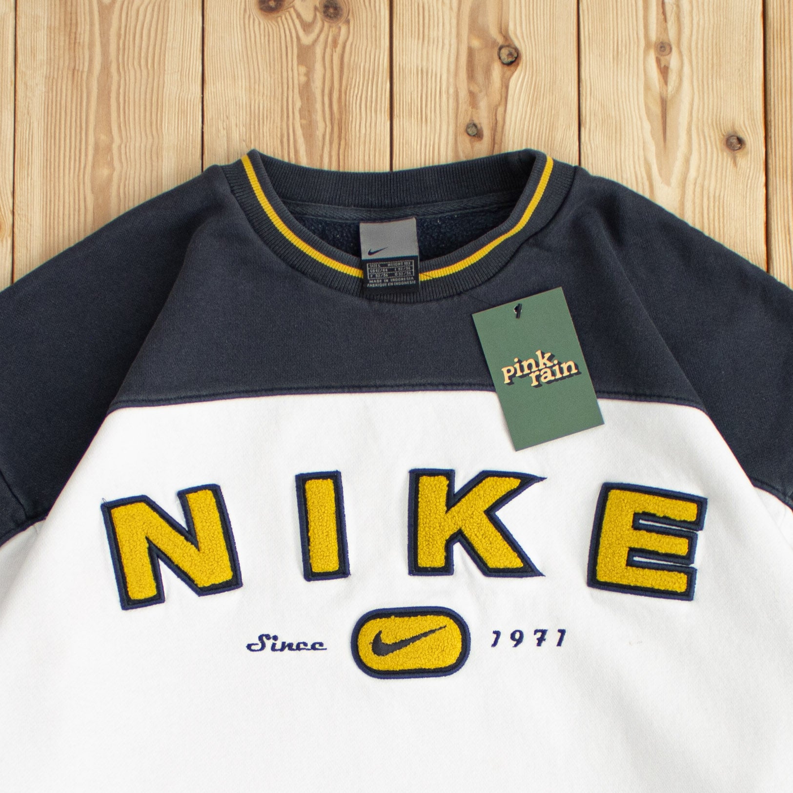 (L) Vintage Nike Spell Out Embroidered Sweatshirt