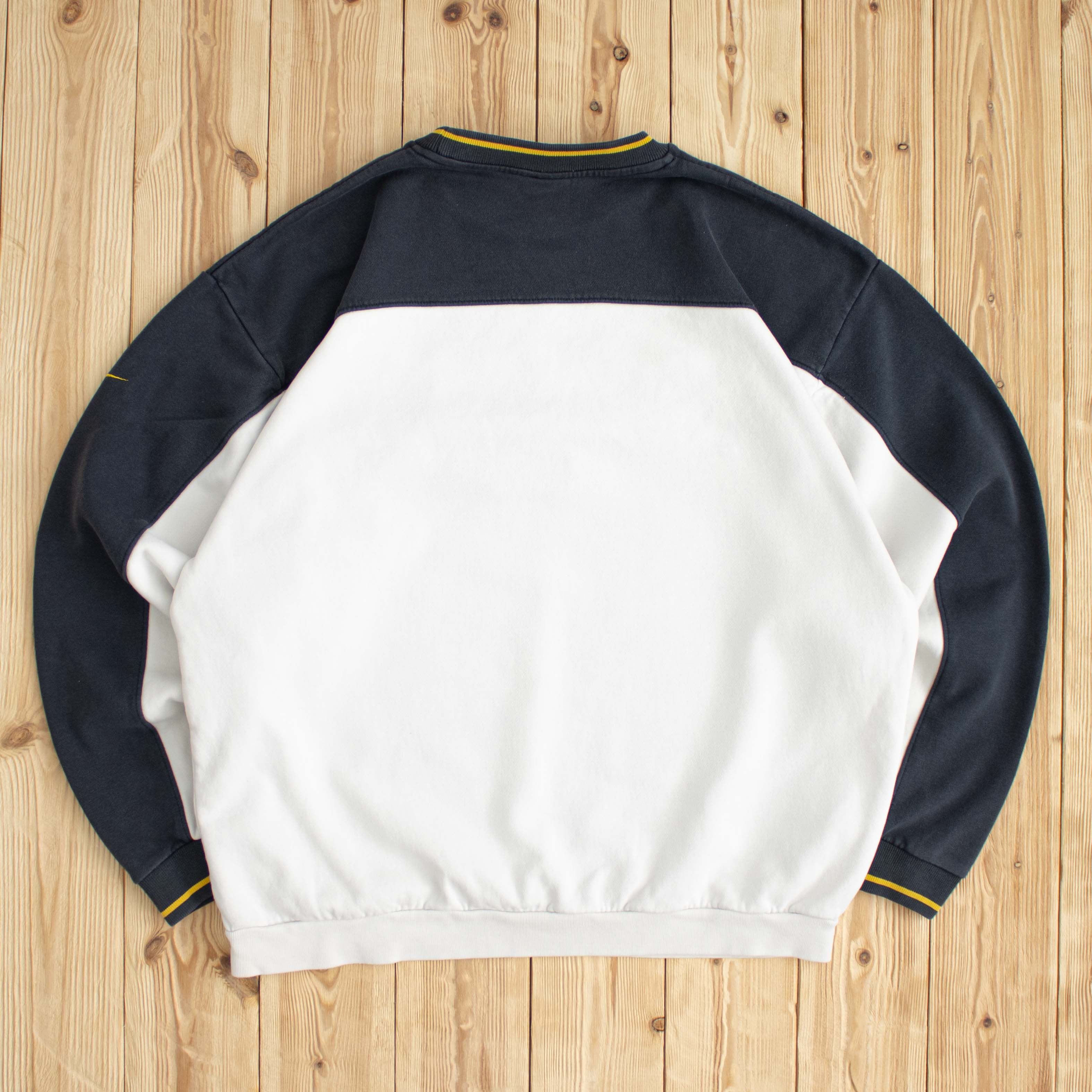 (L) Vintage Nike Spell Out Embroidered Sweatshirt
