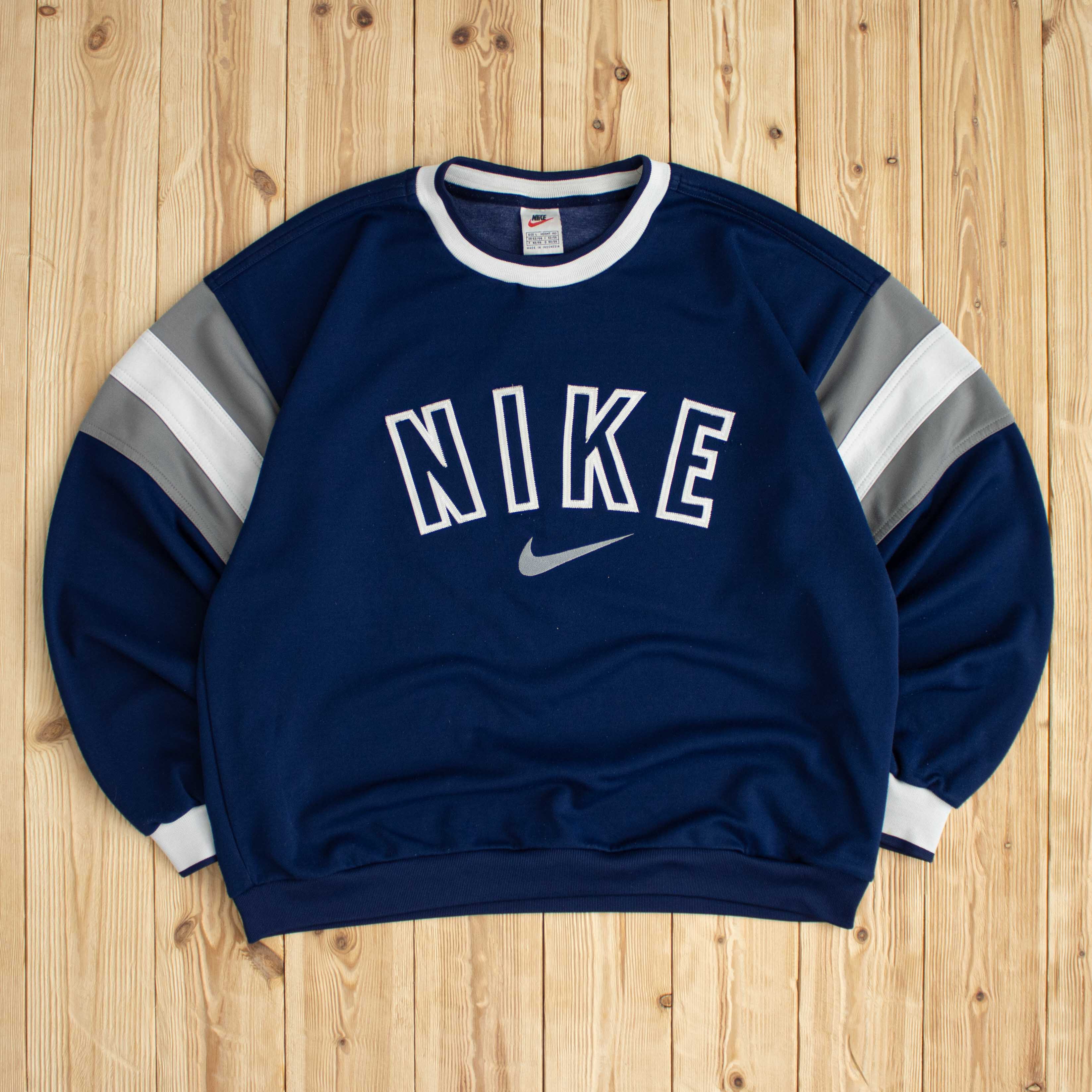 (L) Vintage Nike Spell Out Embroidered Sweatshirt