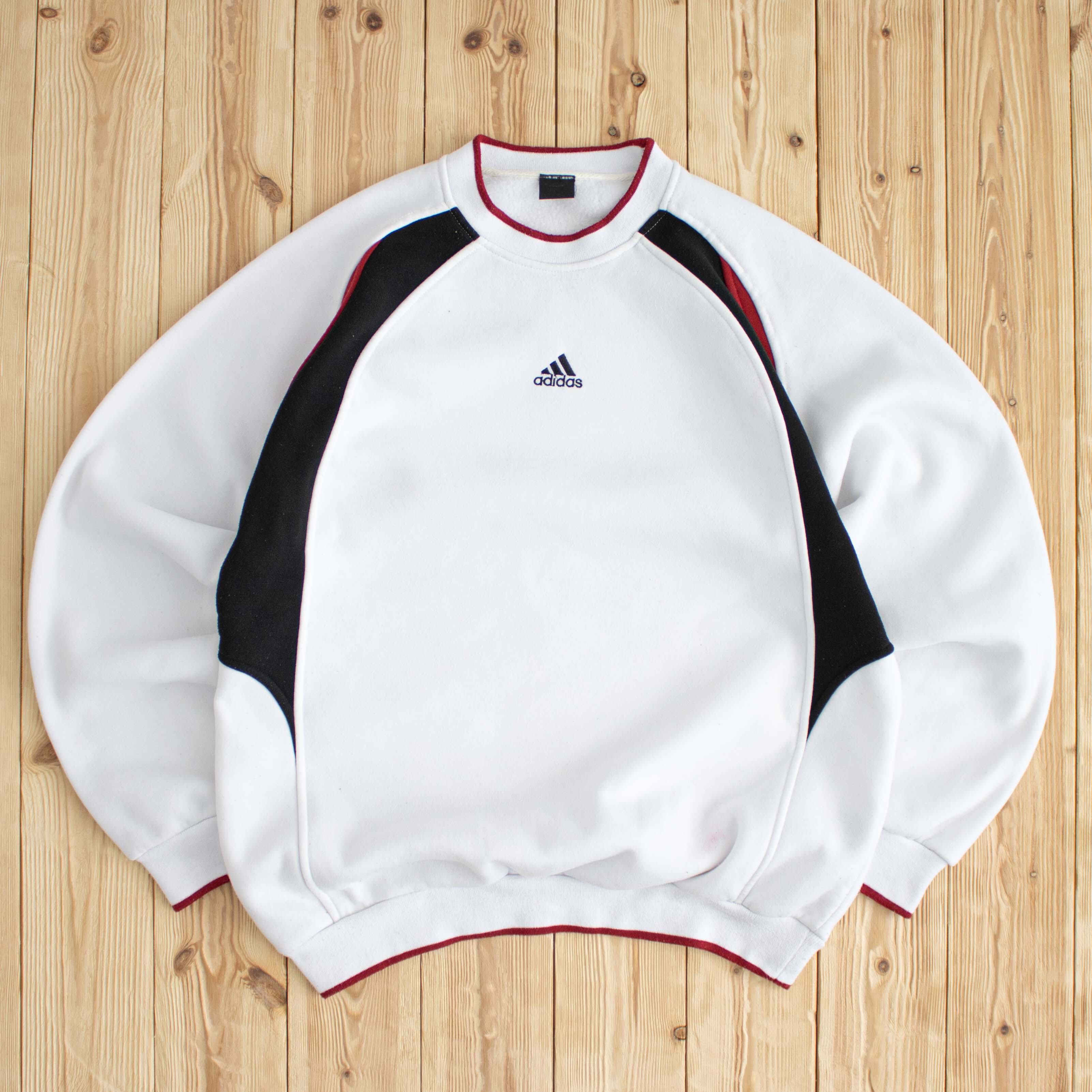 (L) Vintage Adidas Center Logo Embroidered Sweatshirt