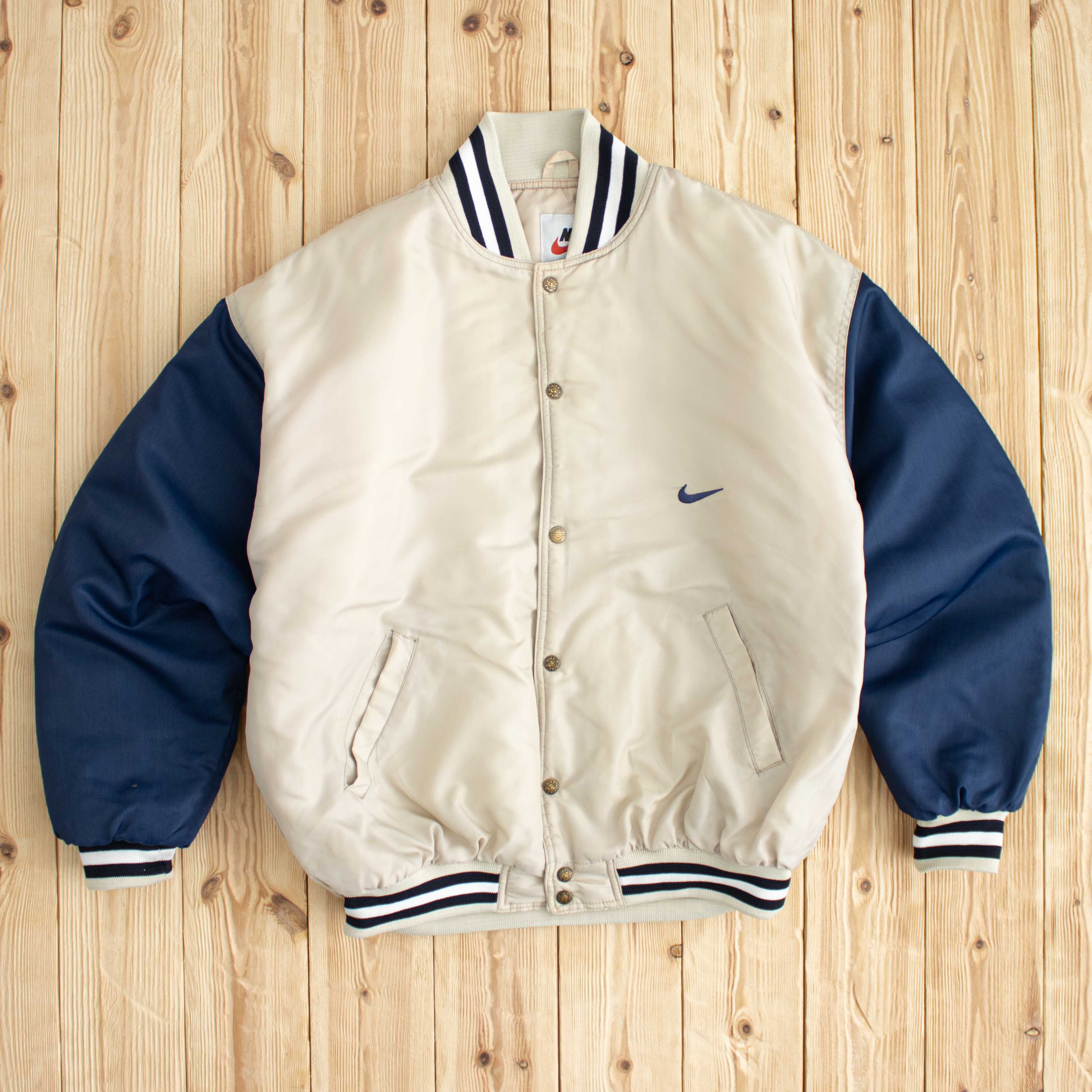 (L) Vintage Nike Essential Embroidered Puffer Jacket