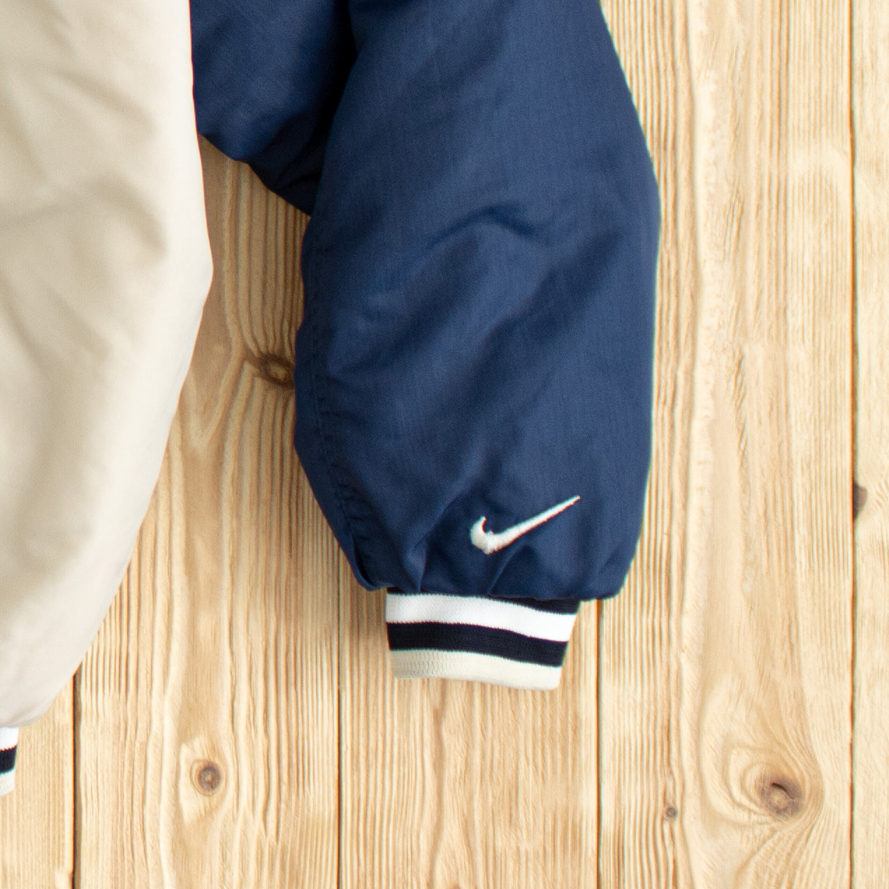 (L) Vintage Nike Essential Embroidered Puffer Jacket