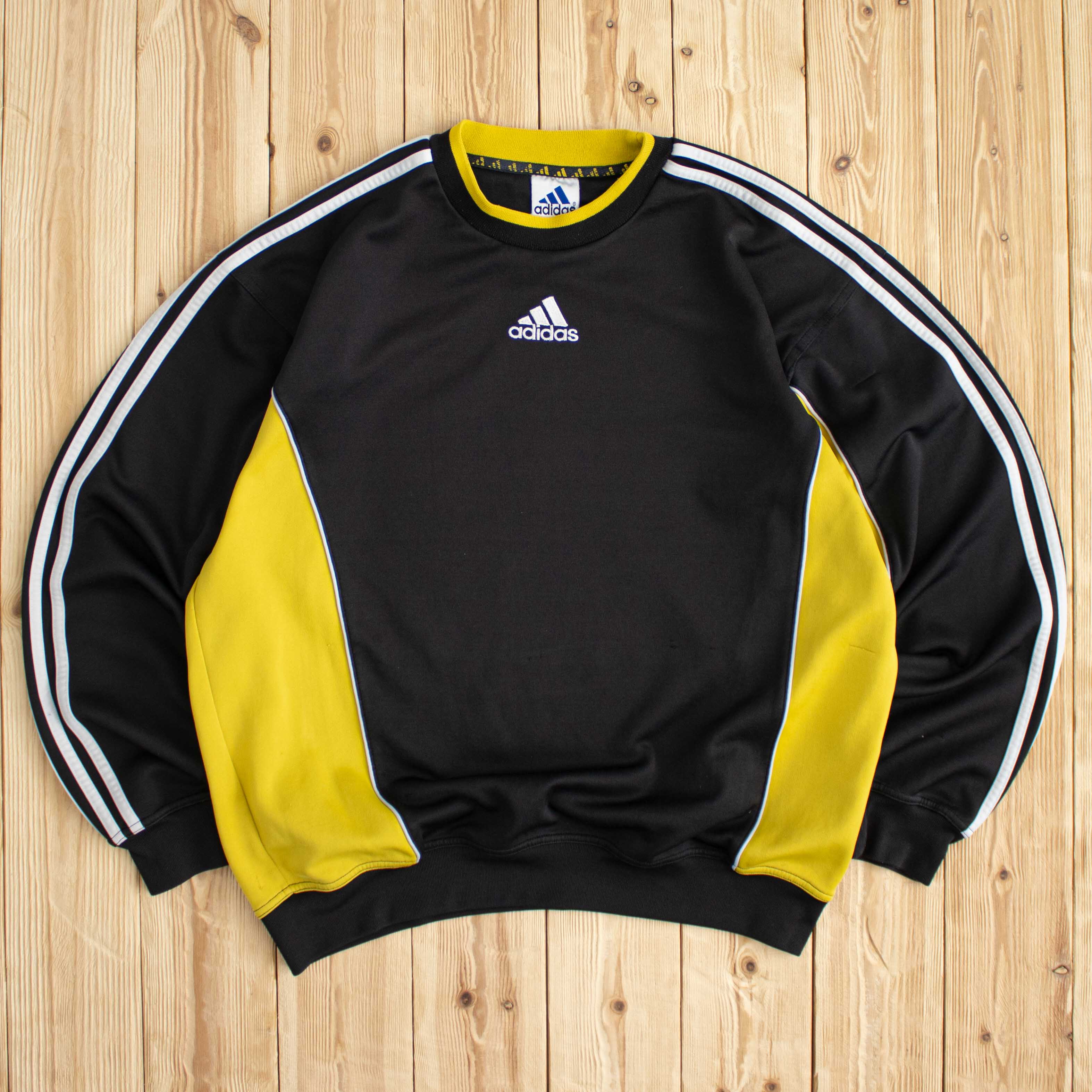 (L) Vintage Adidas Center Logo Embroidered Sweatshirt