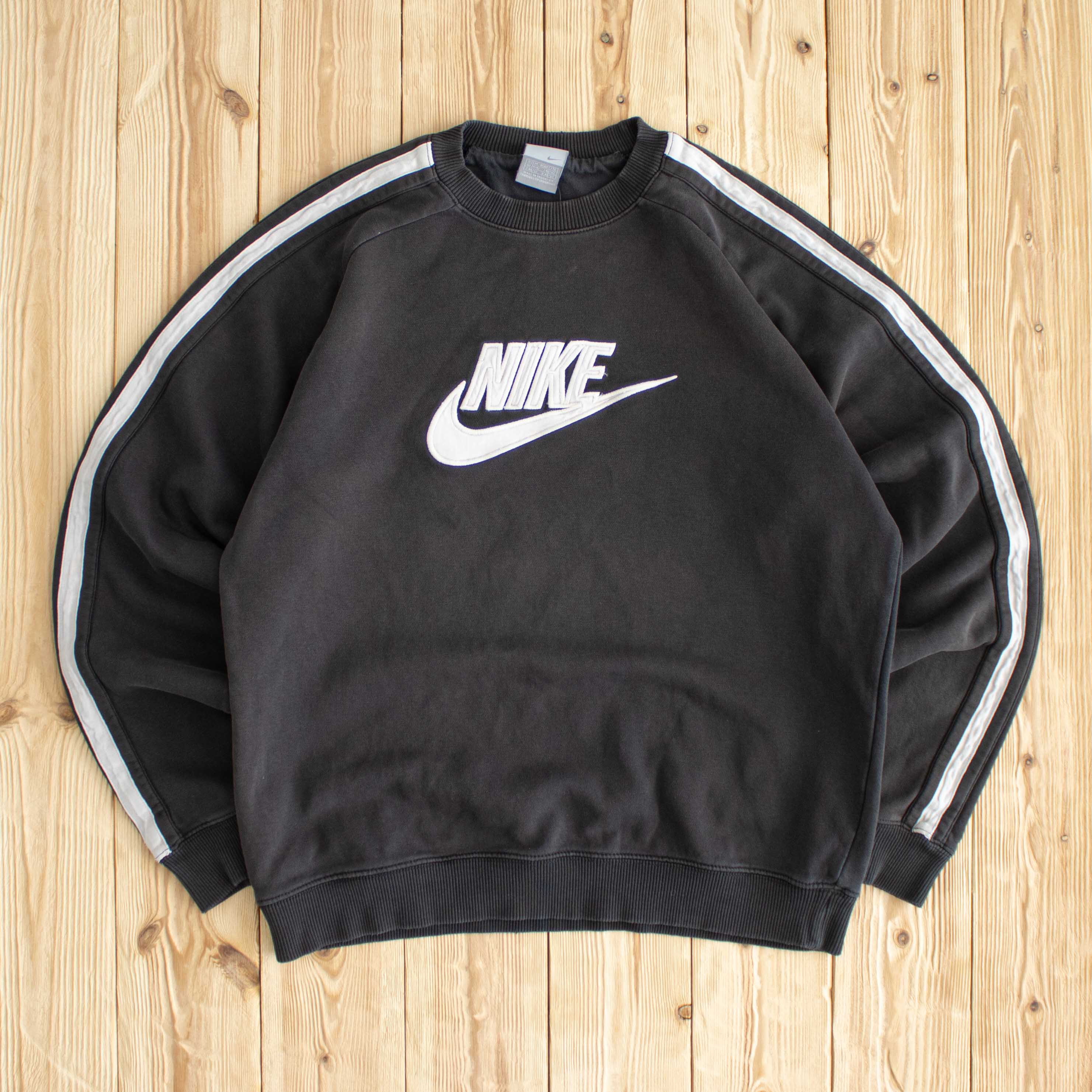 (S) Vintage Nike Logo Embroidered Sweatshirt