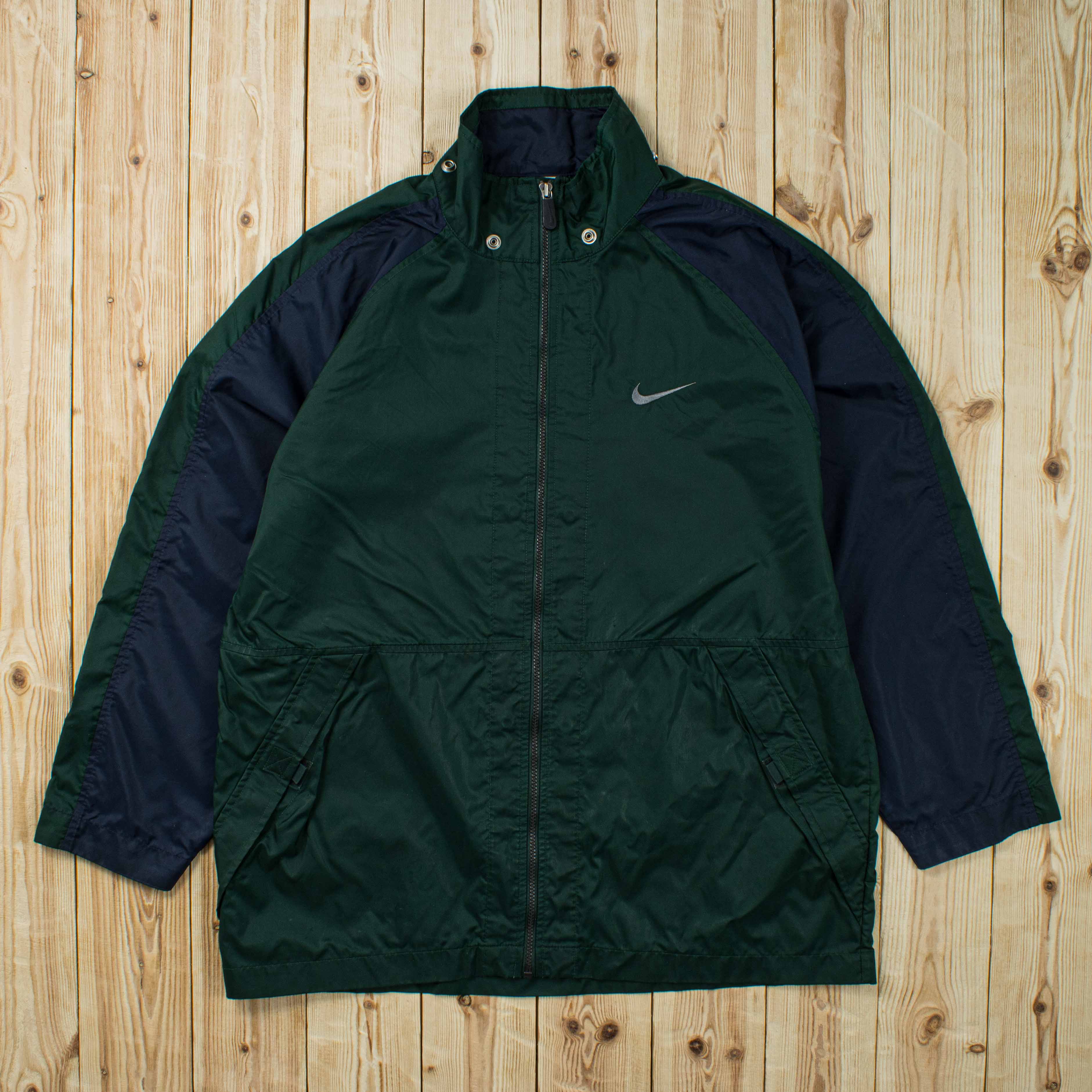 (L) Vintage Nike Essential Embroidered Jacket