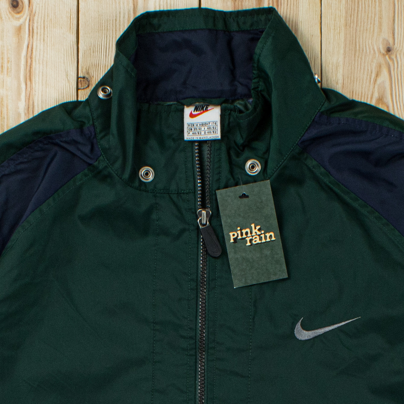 (L) Vintage Nike Essential Embroidered Jacket