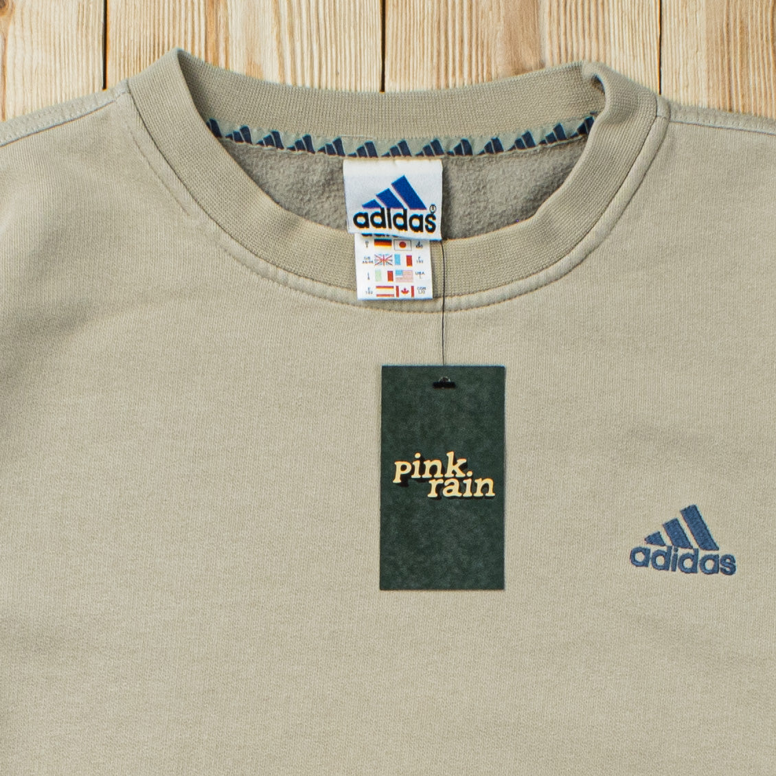 (L) Vintage Adidas Essential Embroidered Sweatshirt