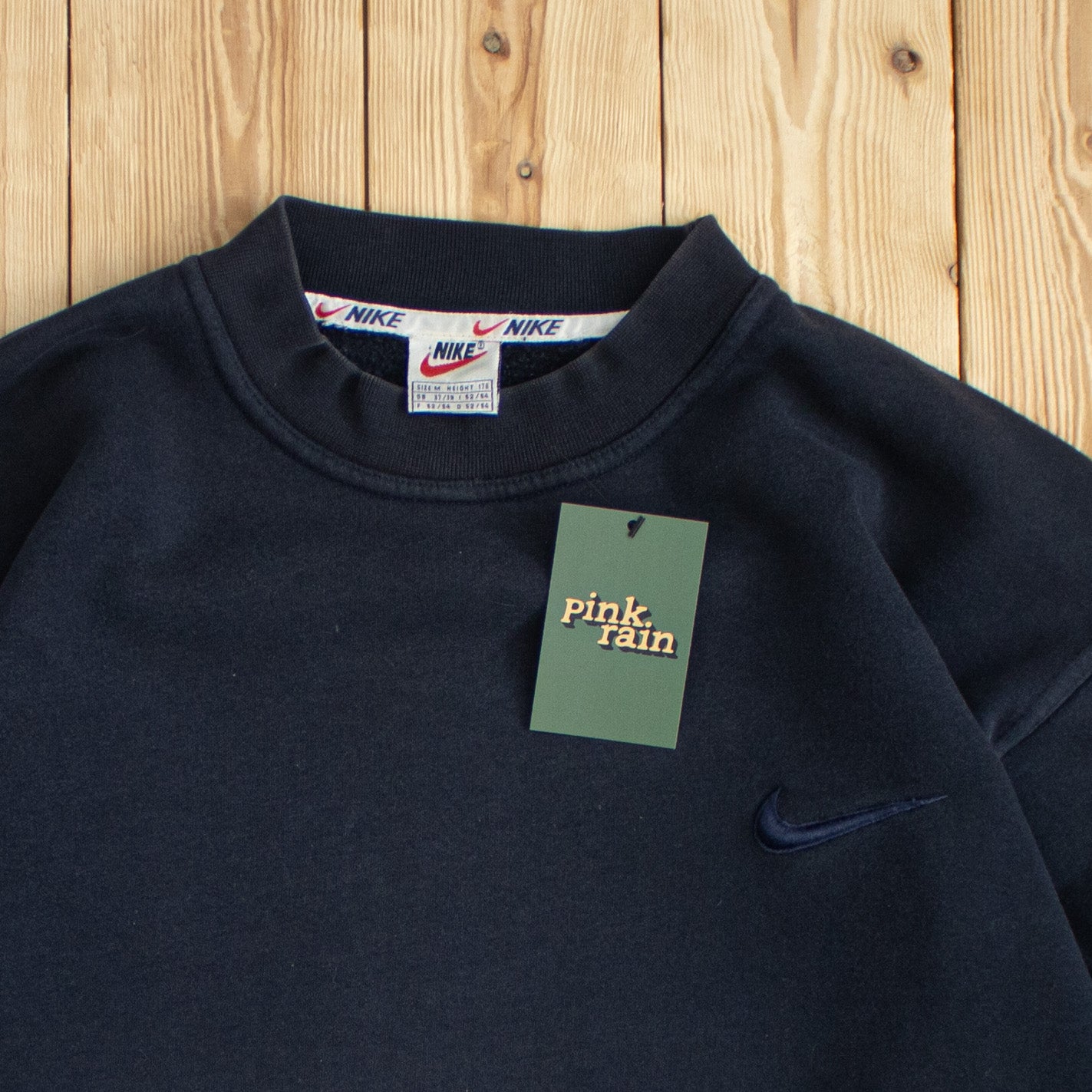 (M) Vintage Nike Embroidered & Embossed Sweatshirt