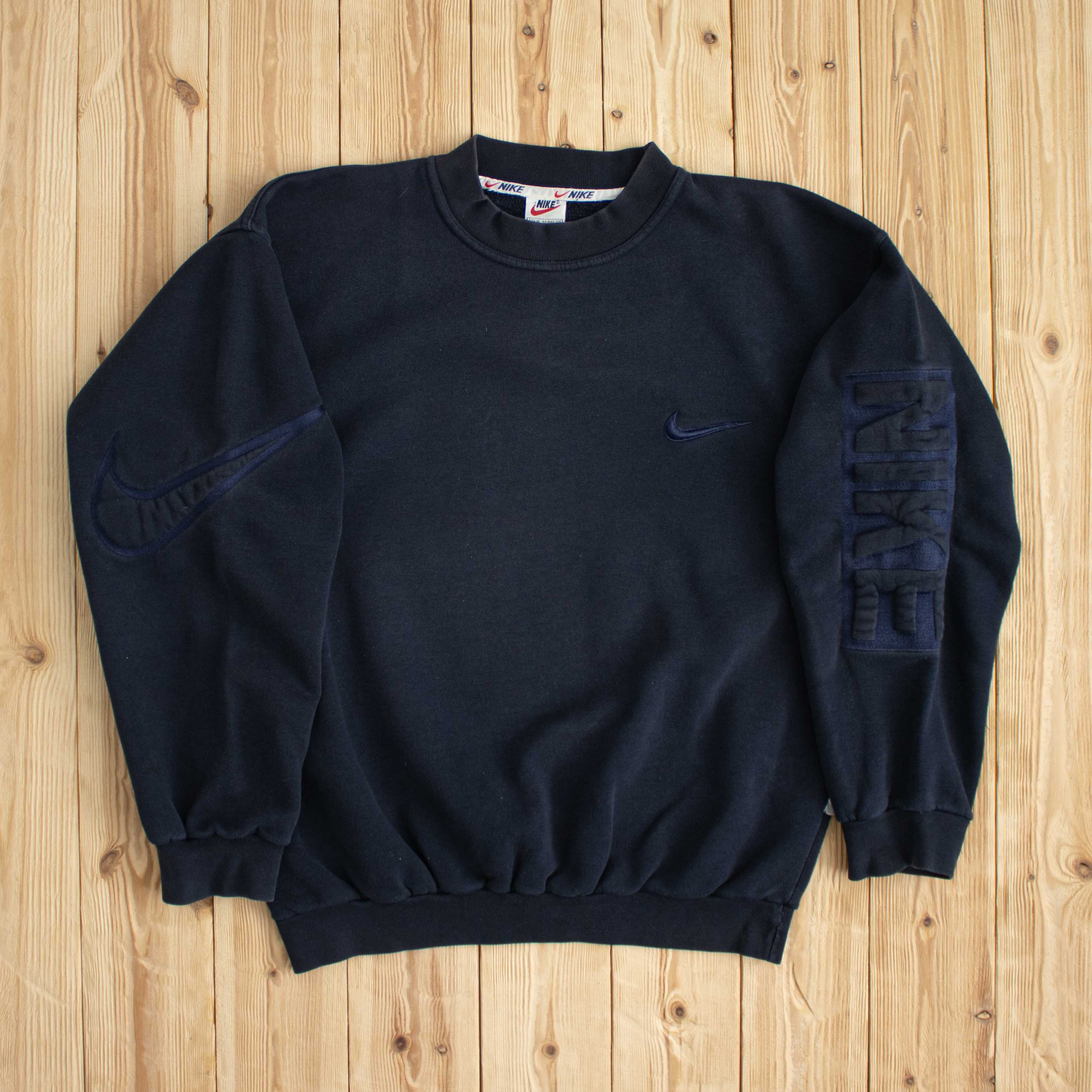 (M) Vintage Nike Embroidered & Embossed Sweatshirt