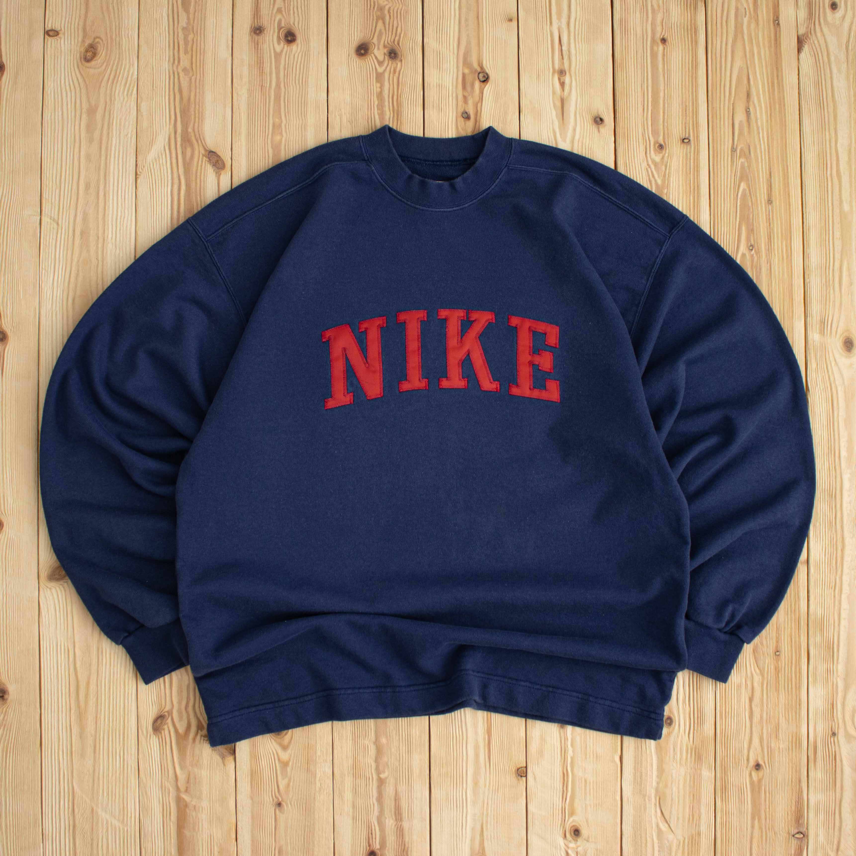 (L) Vintage Nike Spell Out Embroidered Sweatshirt