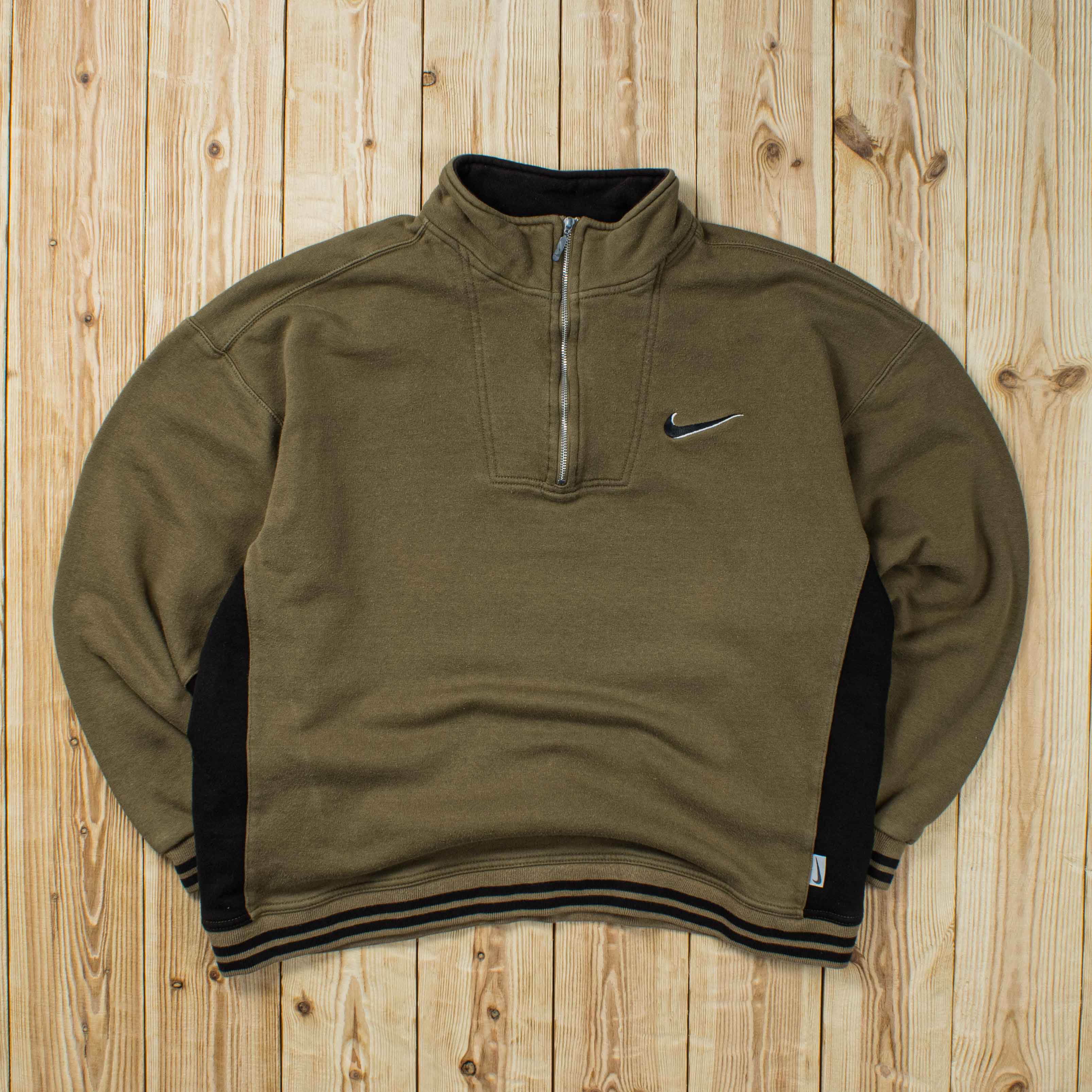 (M) Vintage Nike Essential Embroidered Quarter-Zip Sweatshirt