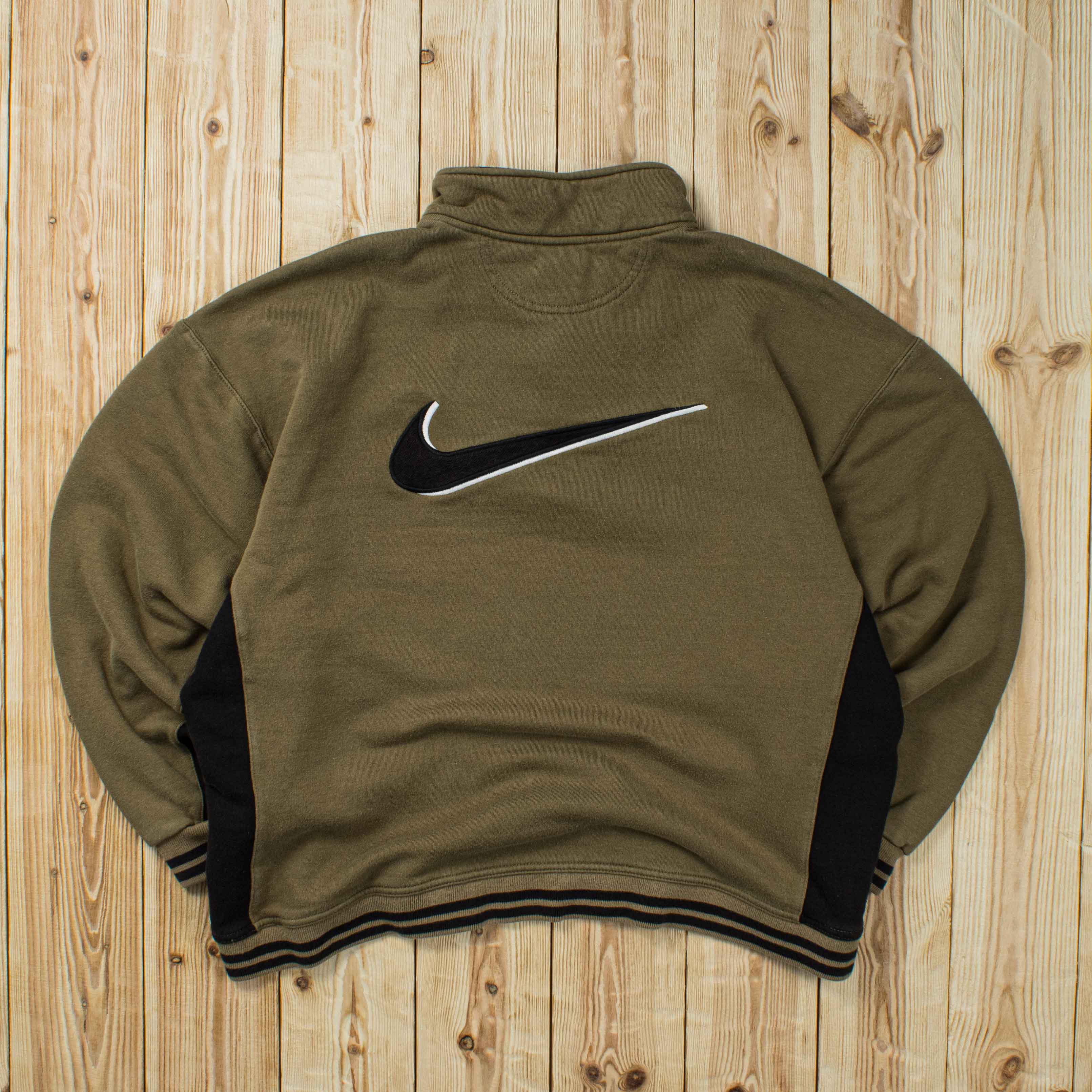 (M) Vintage Nike Essential Embroidered Quarter-Zip Sweatshirt