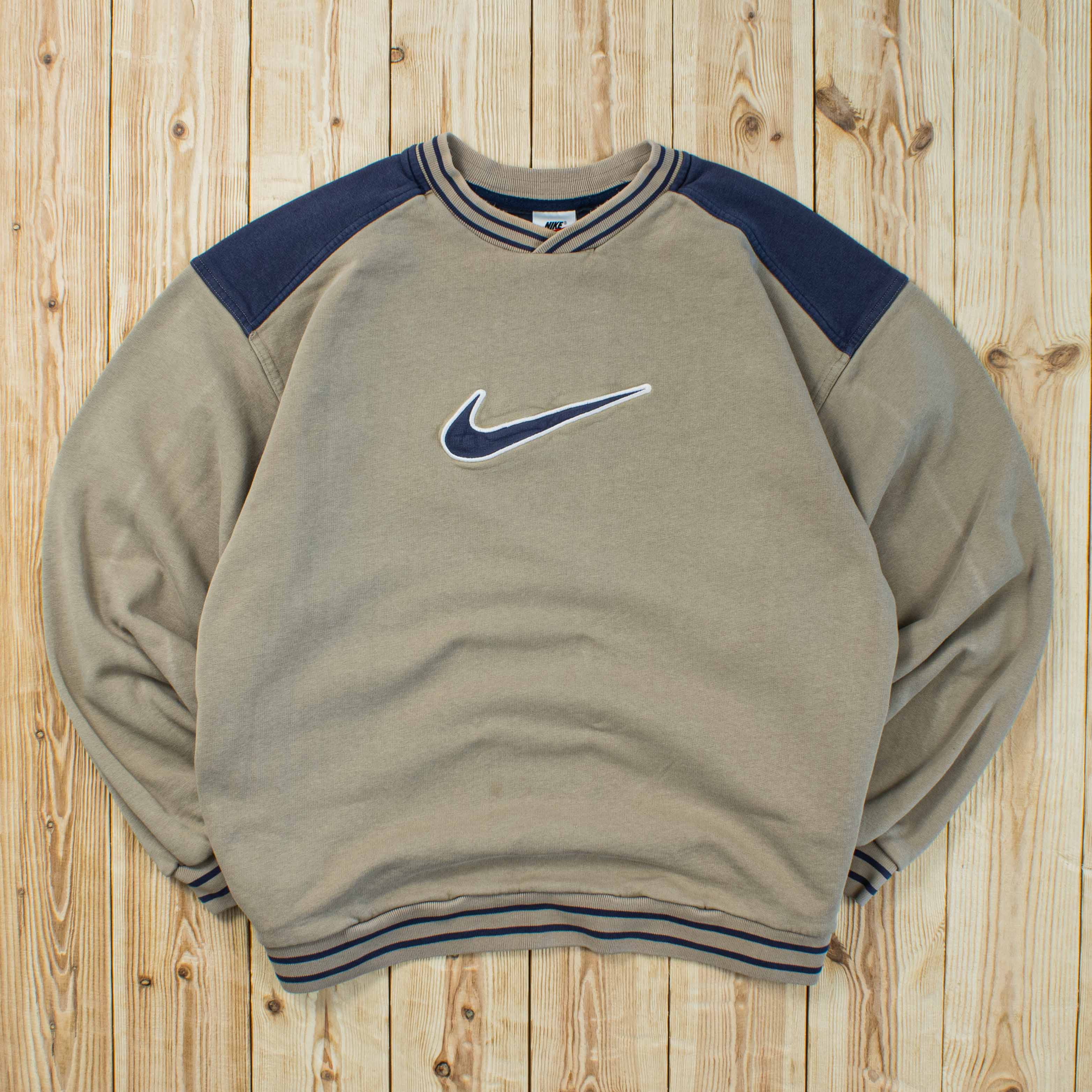 (L) Vintage Nike Swoosh Embroidered Sweatshirt