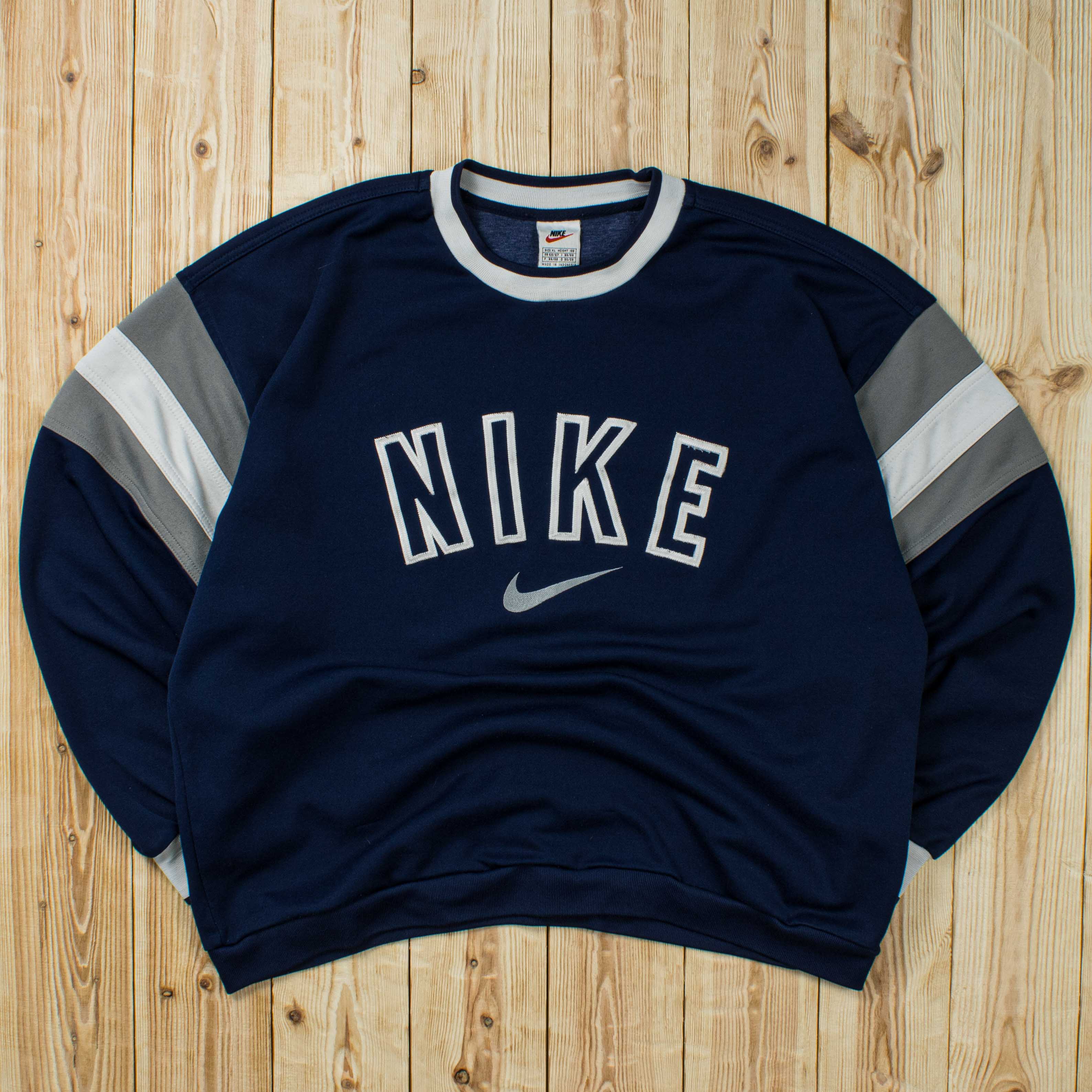 (L) Vintage Nike Spell Out Embroidered Sweatshirt