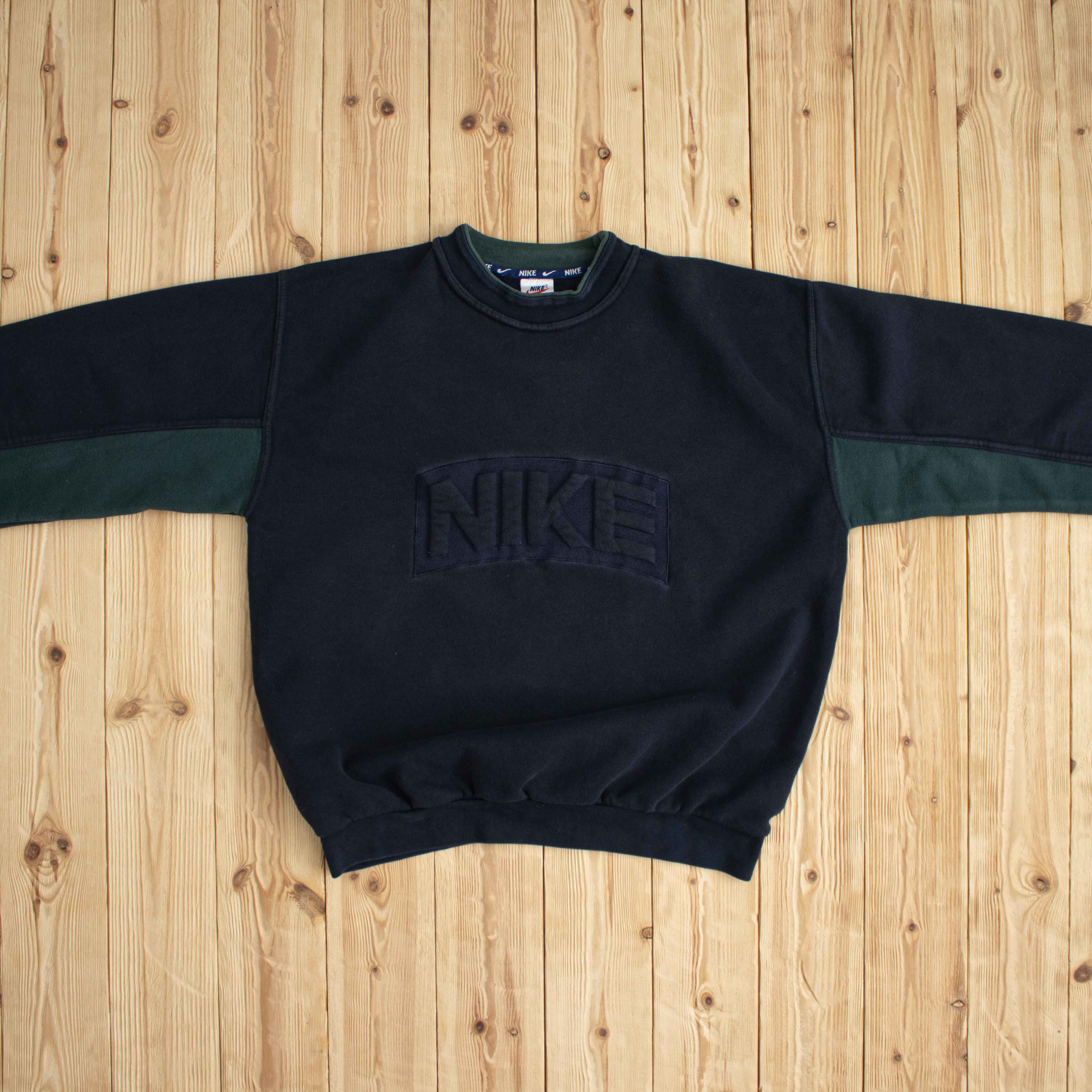 (M) Vintage Nike Spell Out Embroidered Sweatshirt