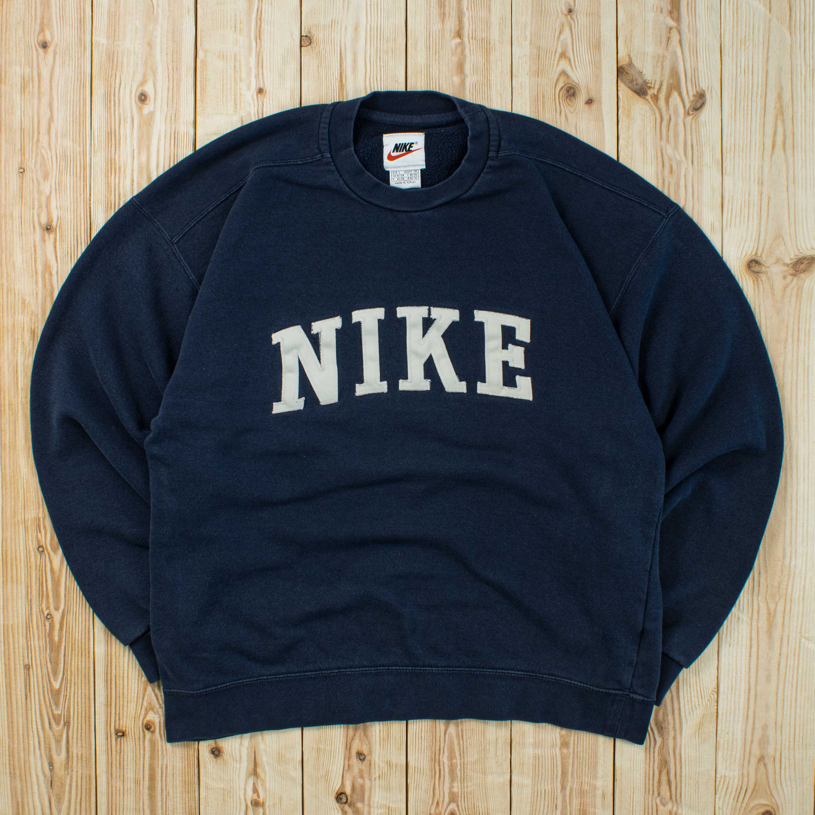 (M) Vintage Nike Spell Out Embroidered Sweatshirt