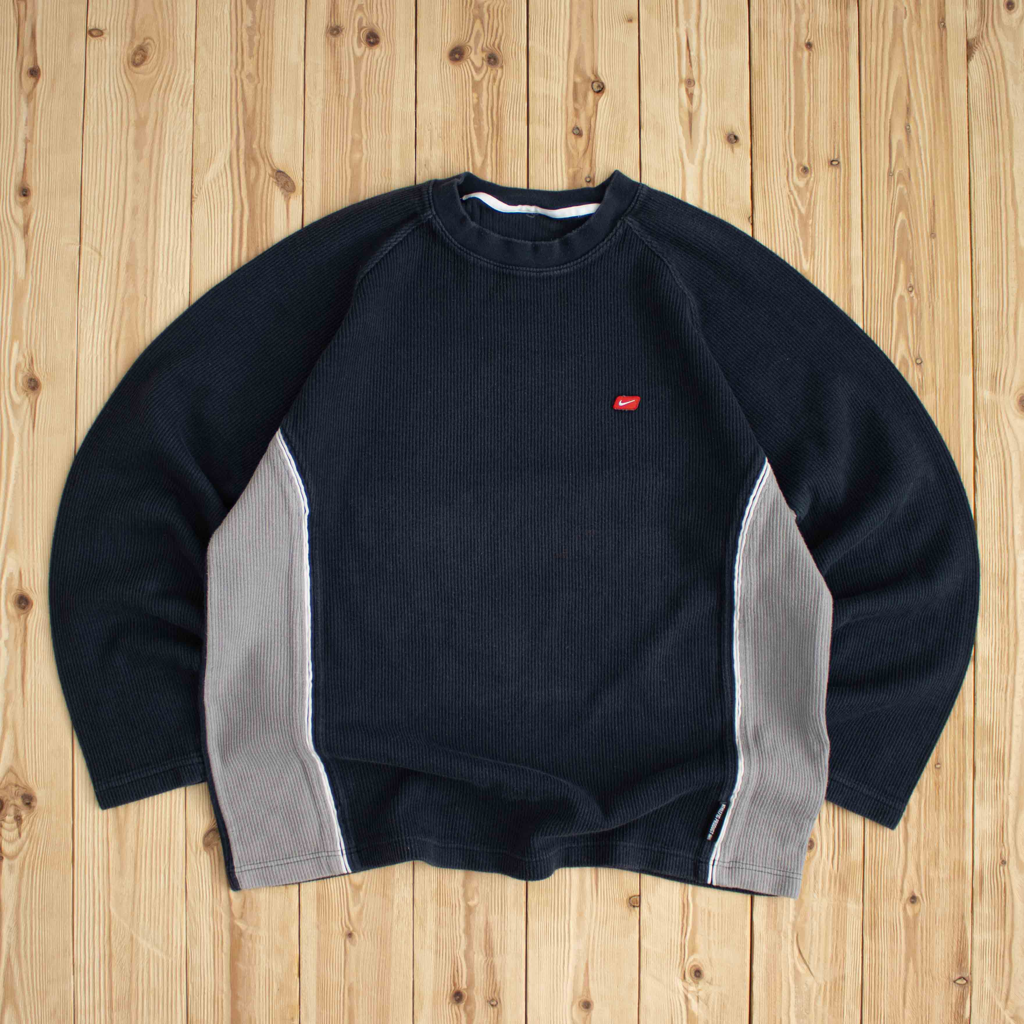 (L) Vintage Nike Essential Embroidered Sweatshirt