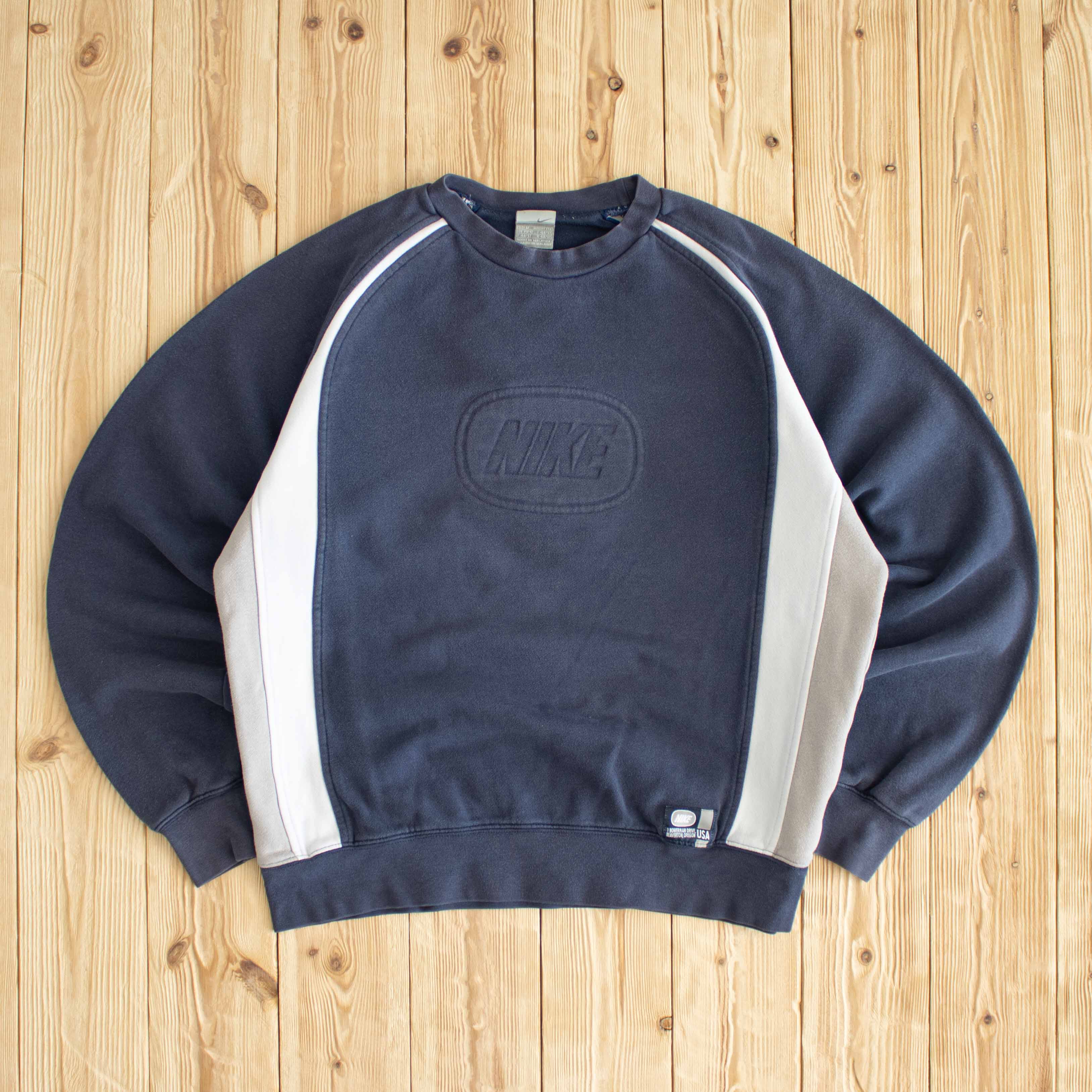 (S/M) Vintage Nike Embossed Sweatshirt