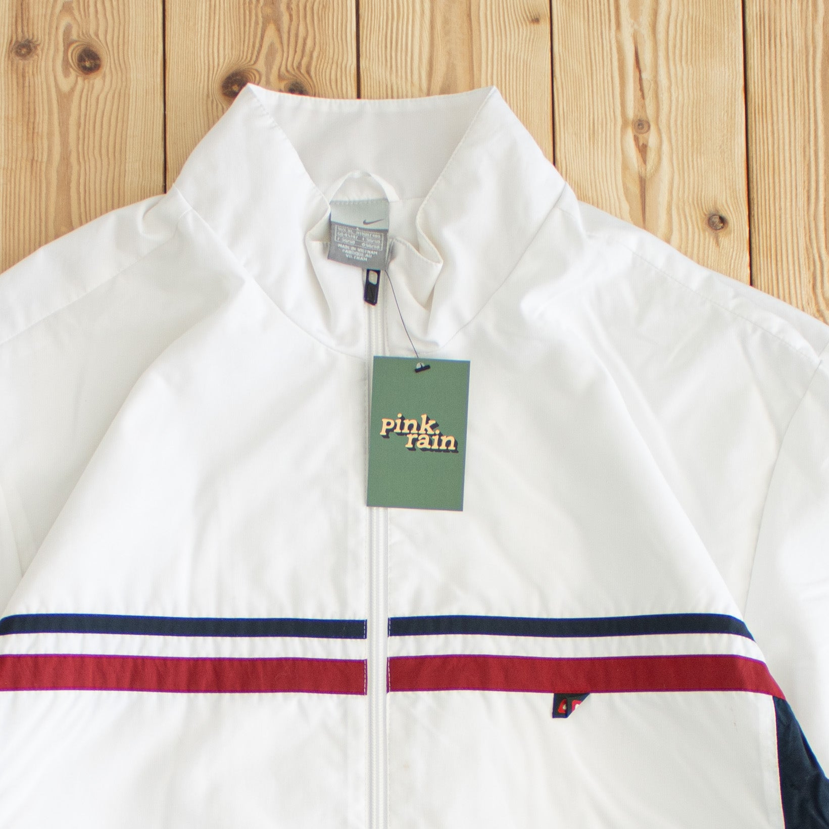 (L) Vintage Nike Essential Embroidered Jacket
