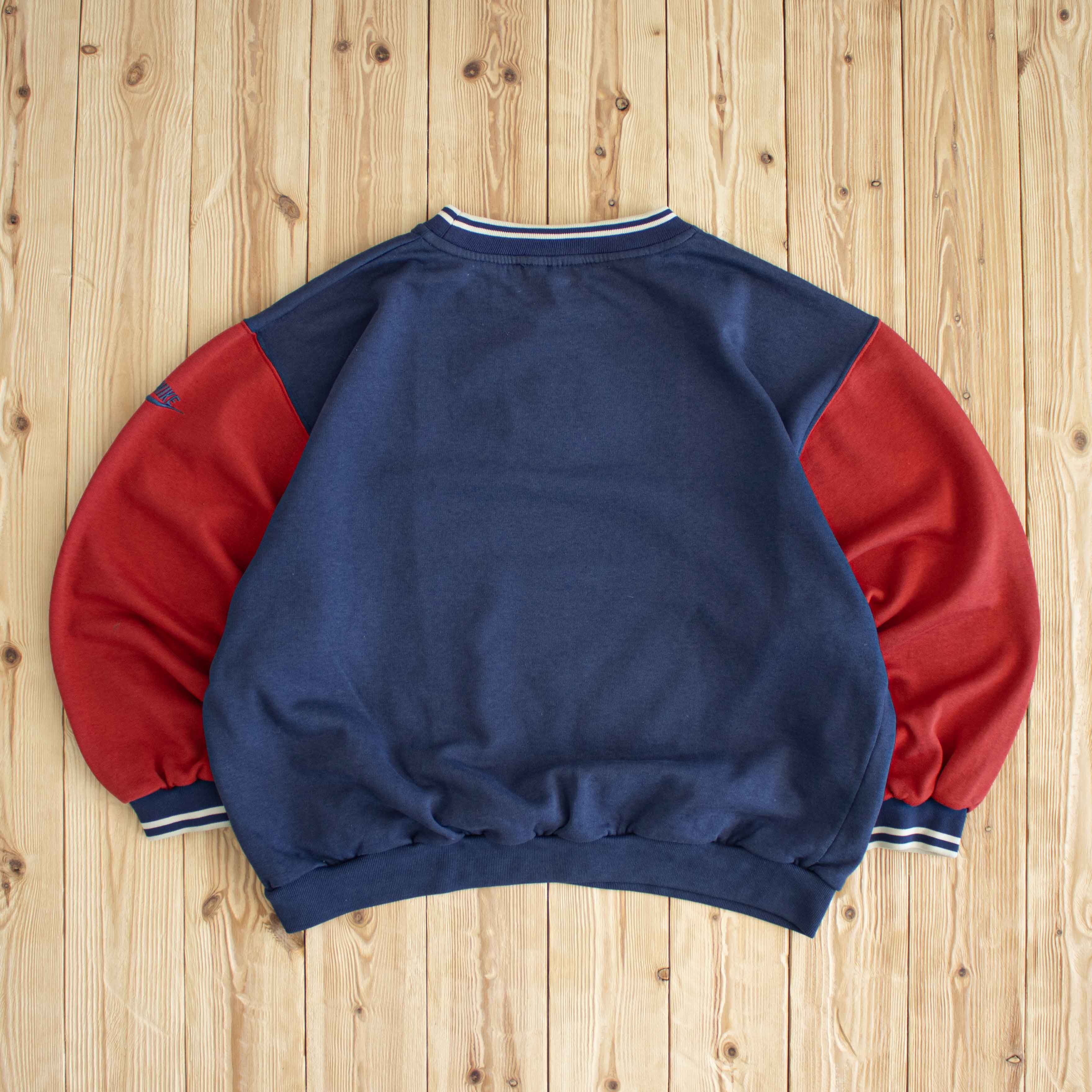 (L) Vintage Nike 'Blue Ribbon Sports' Embroidered Sweatshirt