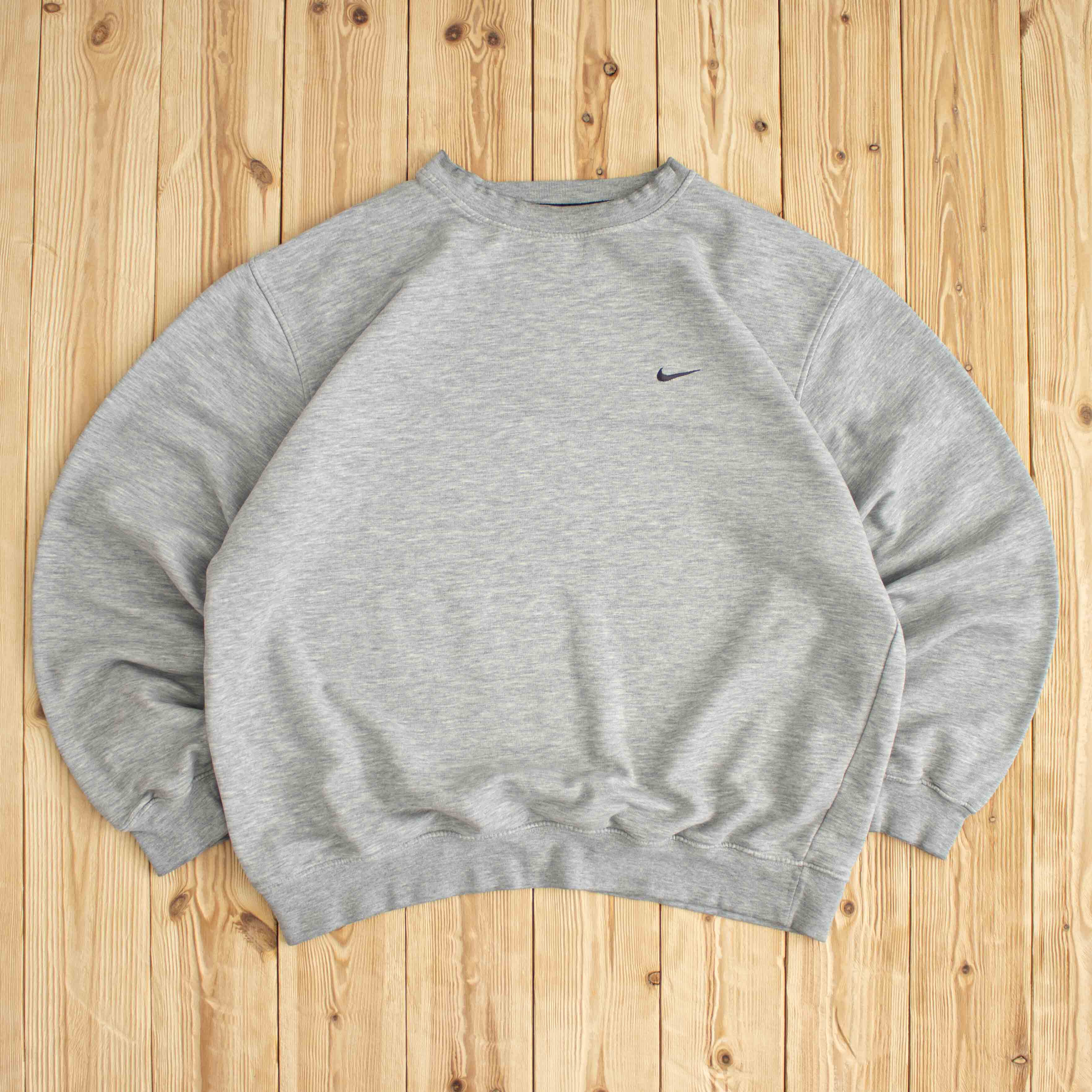(M/L) Vintage Nike Essential Embroidered Sweatshirt