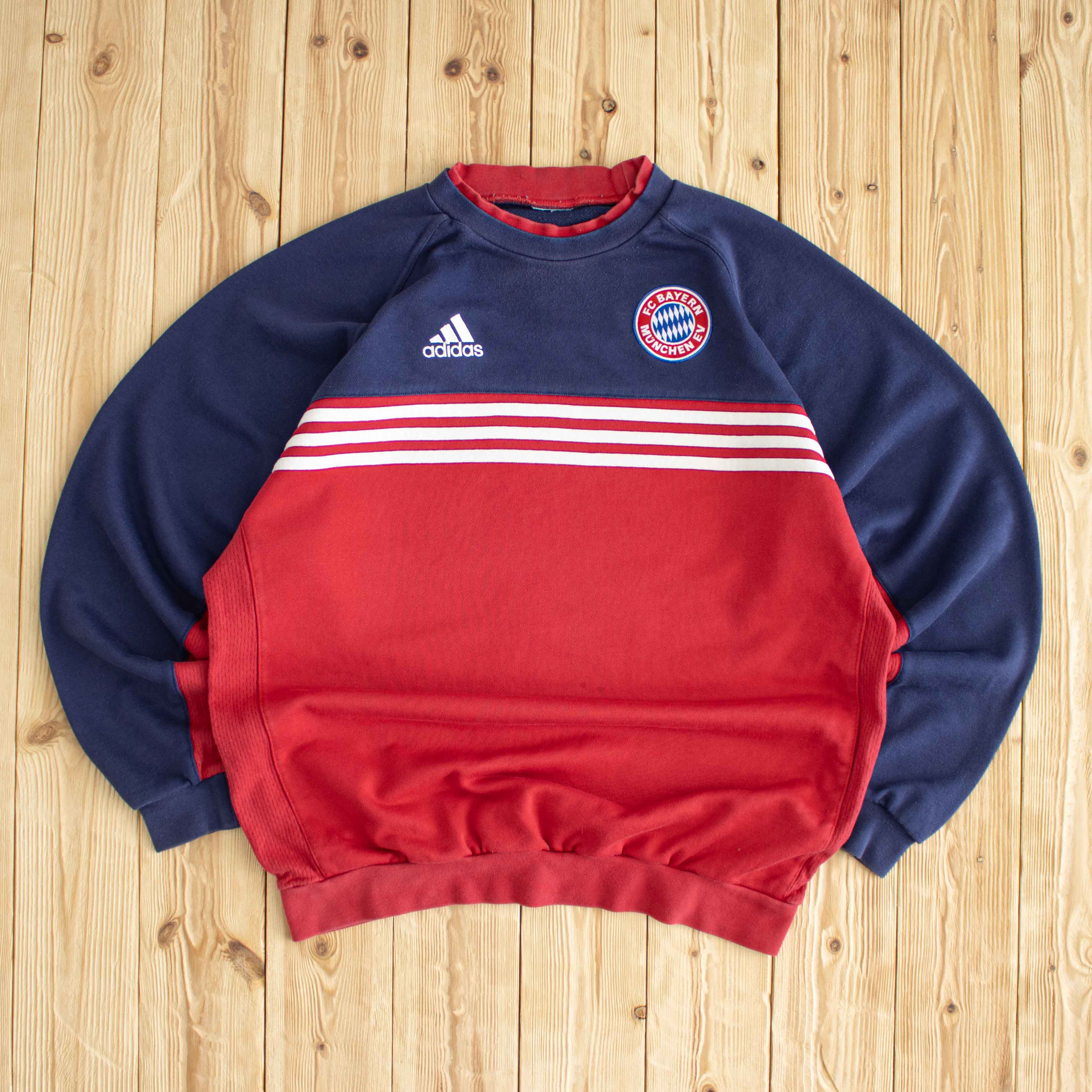 (L) Vintage Adidas FC Bayern Munchen Embroidered Sweatshirt