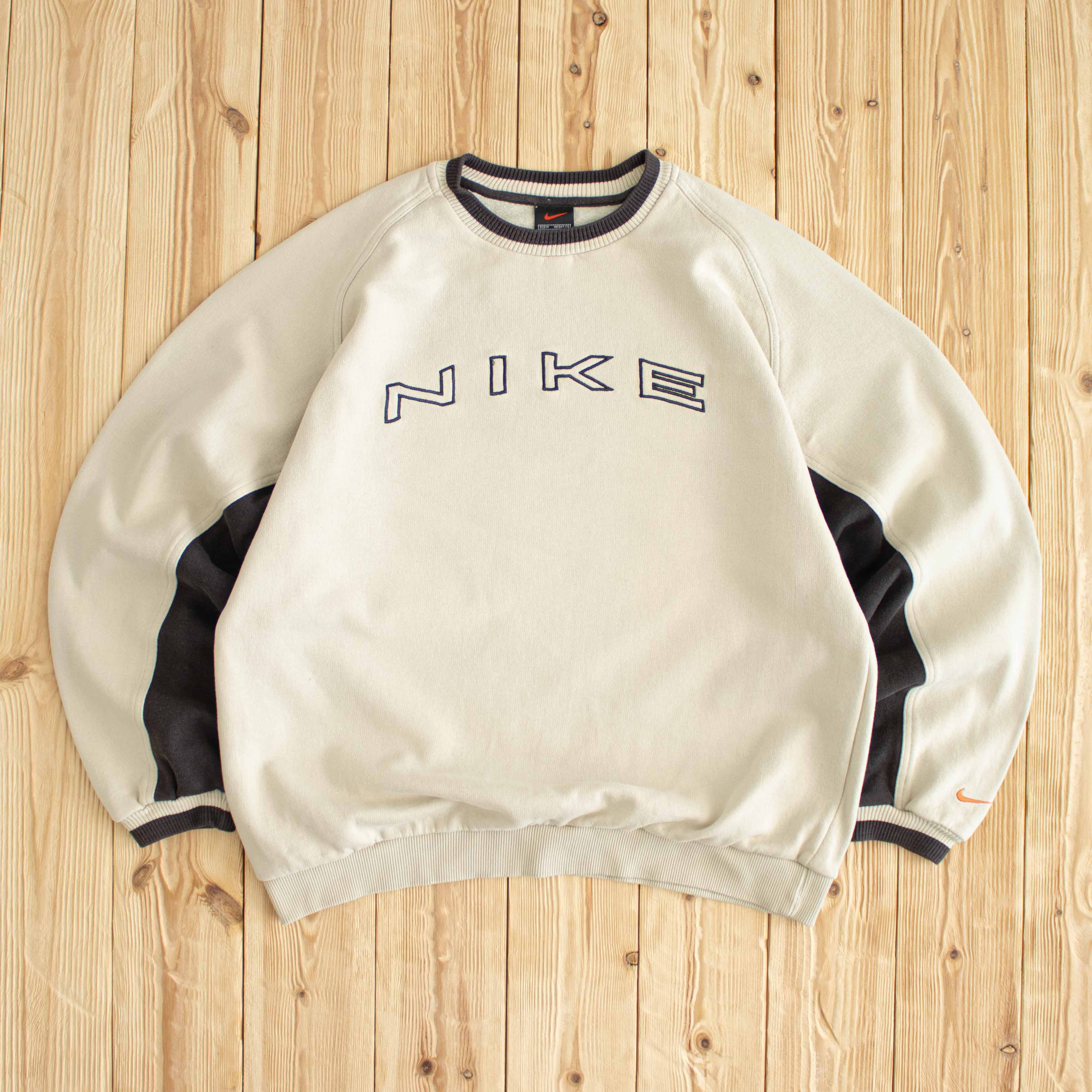 (M) Vintage Nike Spell Out Embroidered Sweatshirt