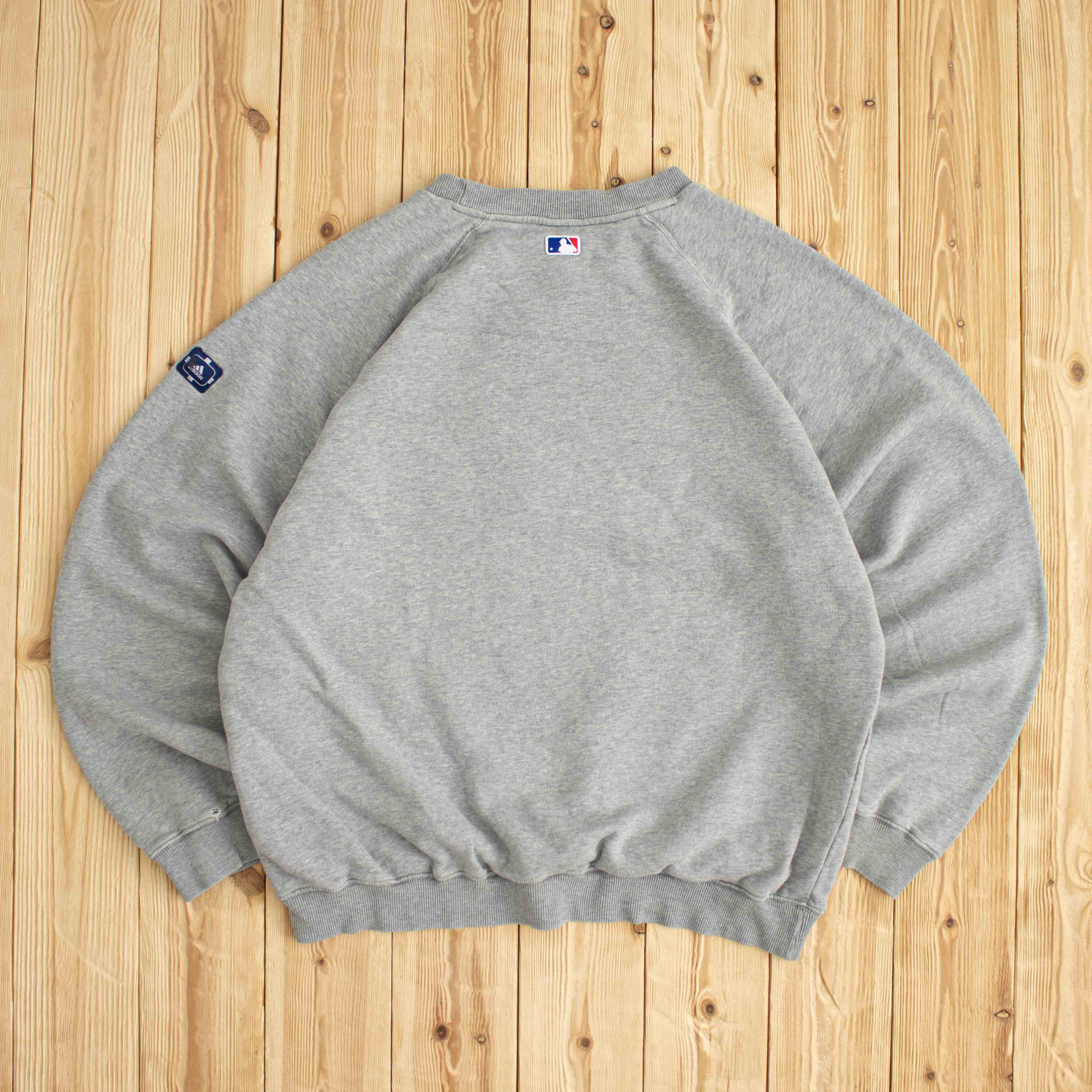(L) Adidas Vintage New York Yankess Embroidered Sweatshirt Gray
