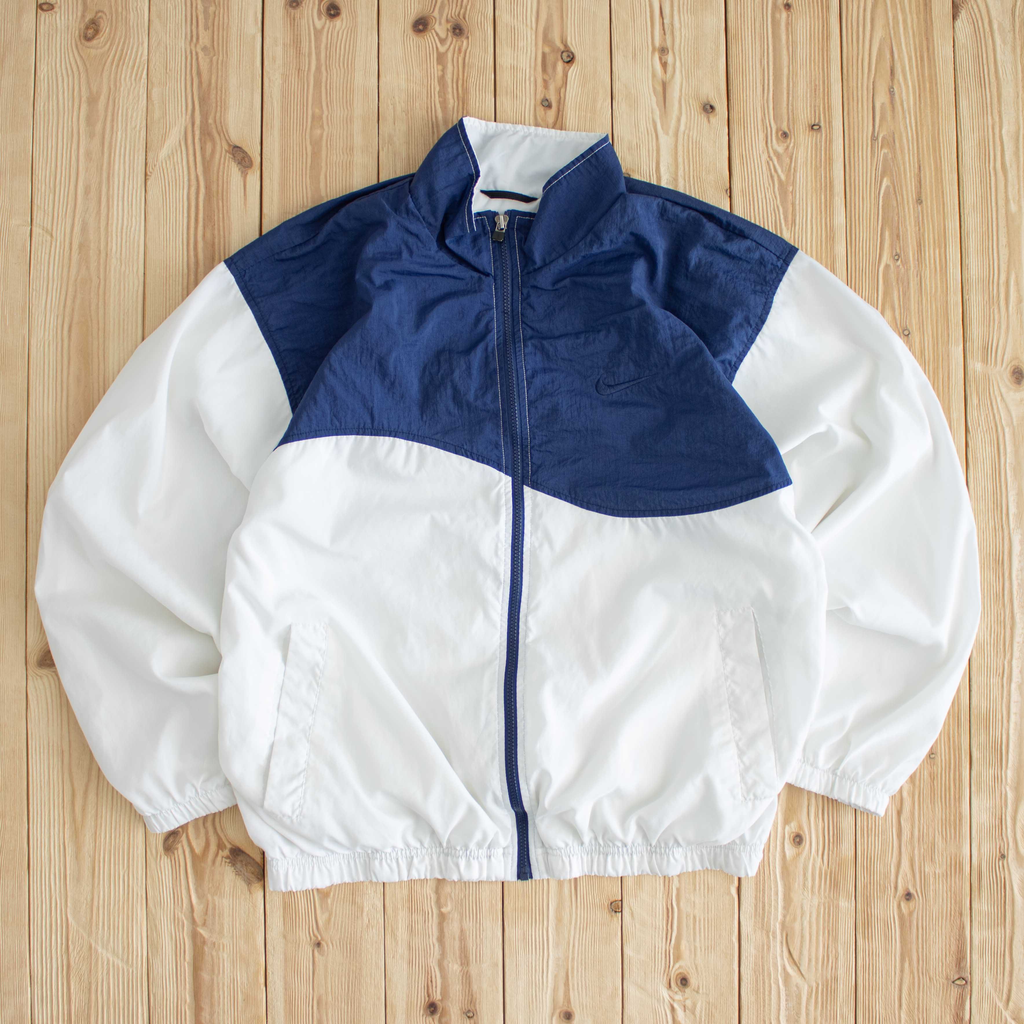 (L) Nike Vintage Small Swoosh Embroidered Light Jacket White
