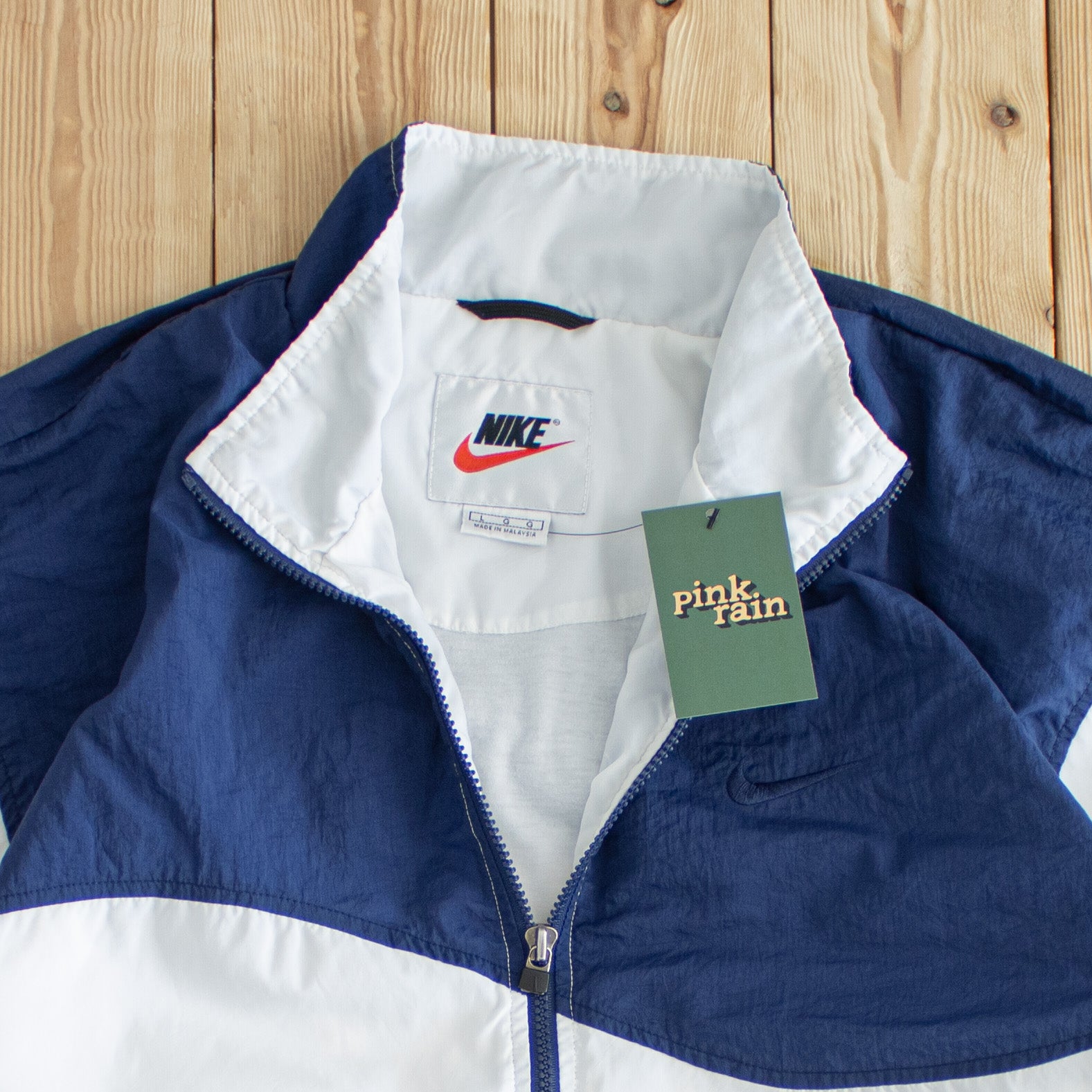 (L) Nike Vintage Small Swoosh Embroidered Light Jacket White