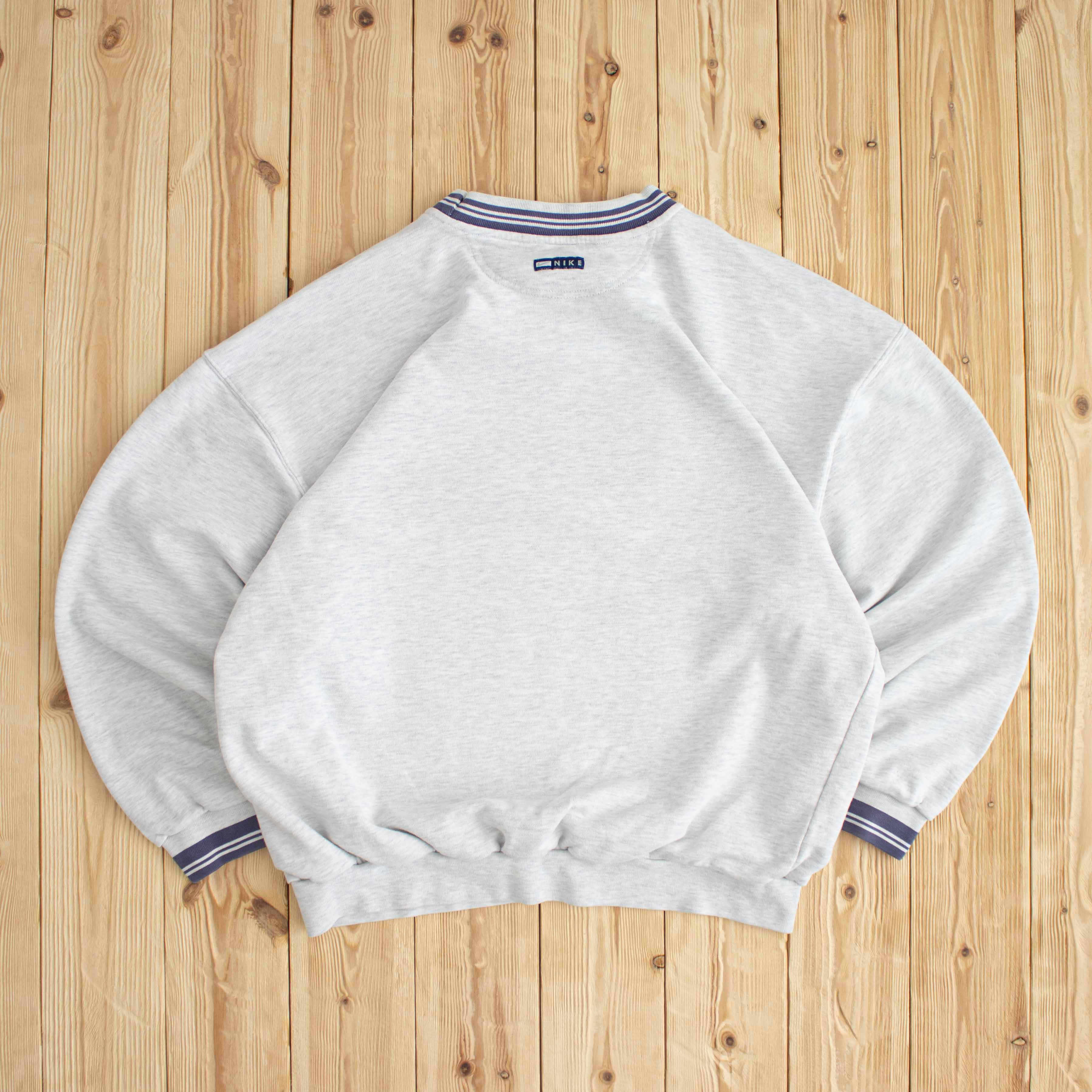 (L) Nike Vintage Swoosh Embroidered Sweatshirt Gray